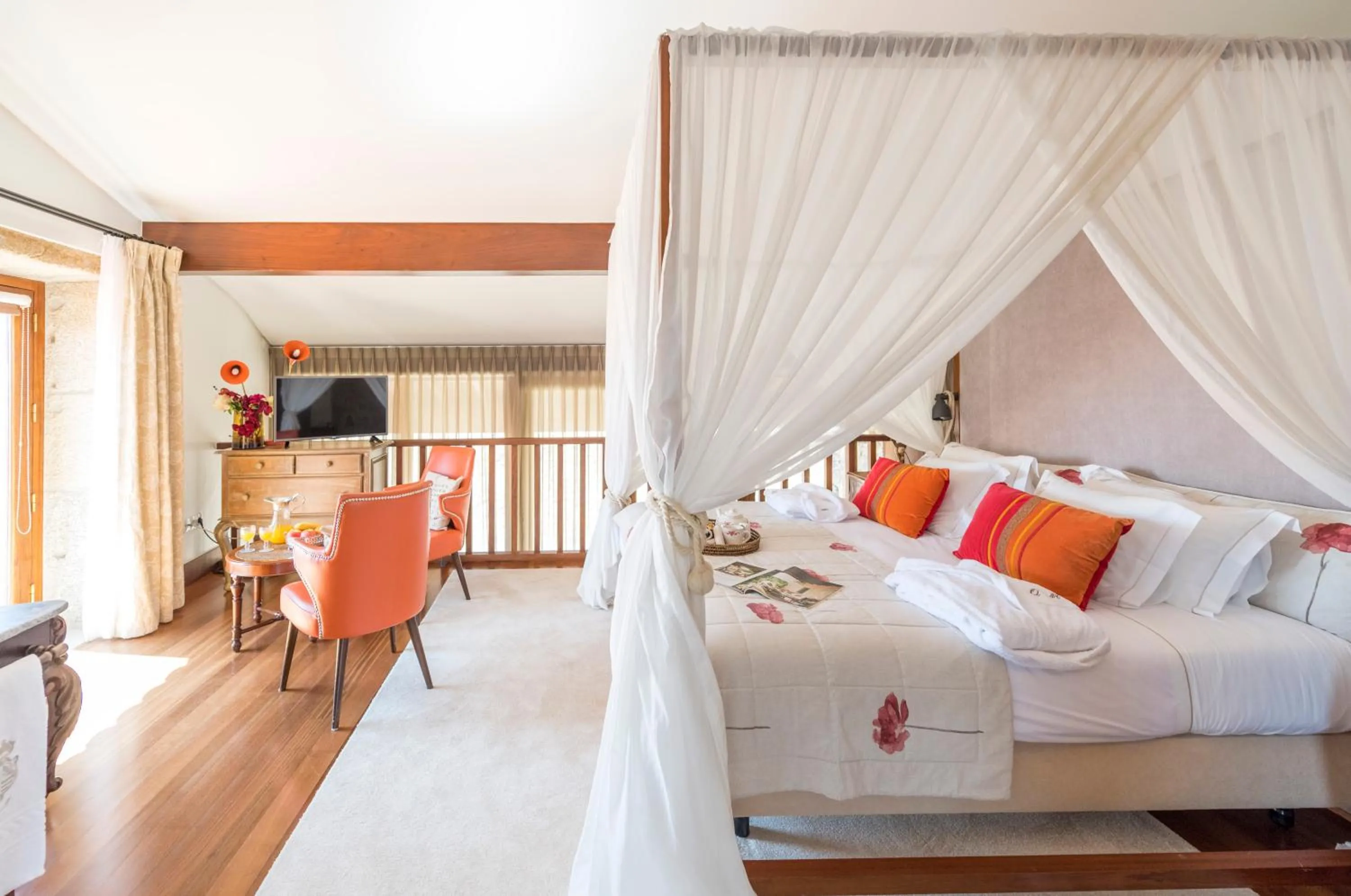 Photo of the whole room, Bed in Quinta do Monteverde