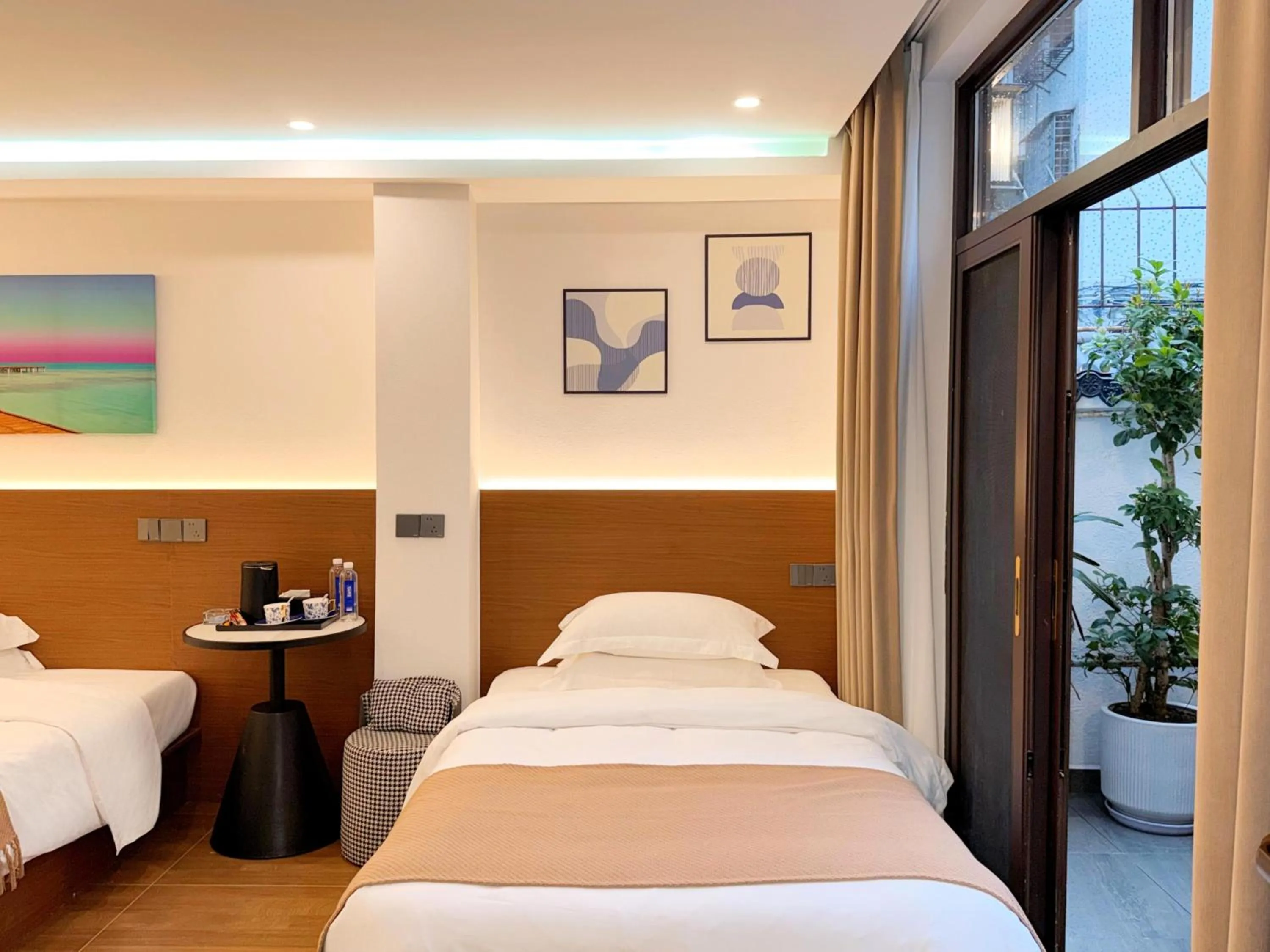 Bed in Li River Resort Villa Hotel