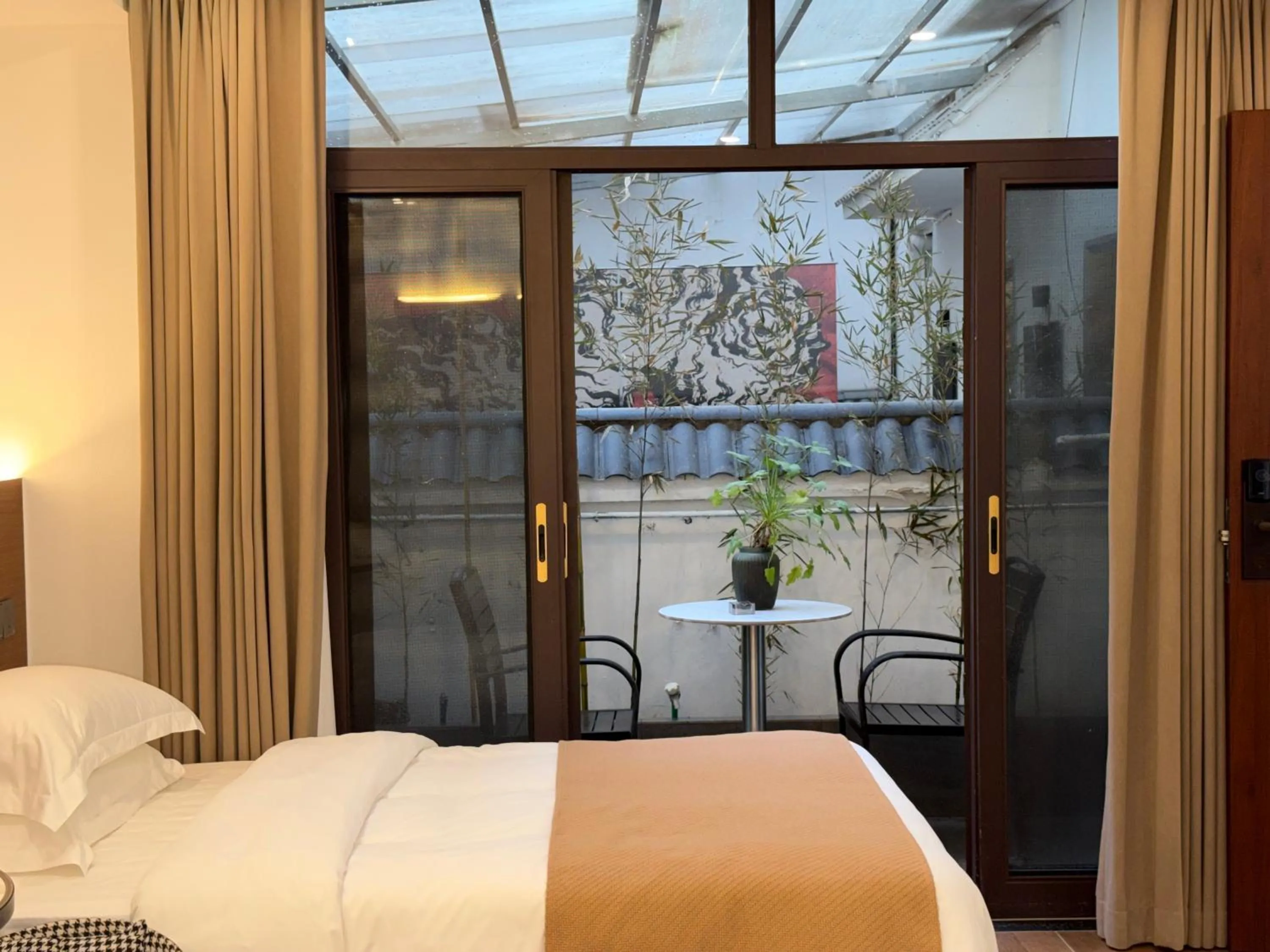 Bed in Li River Resort Villa Hotel