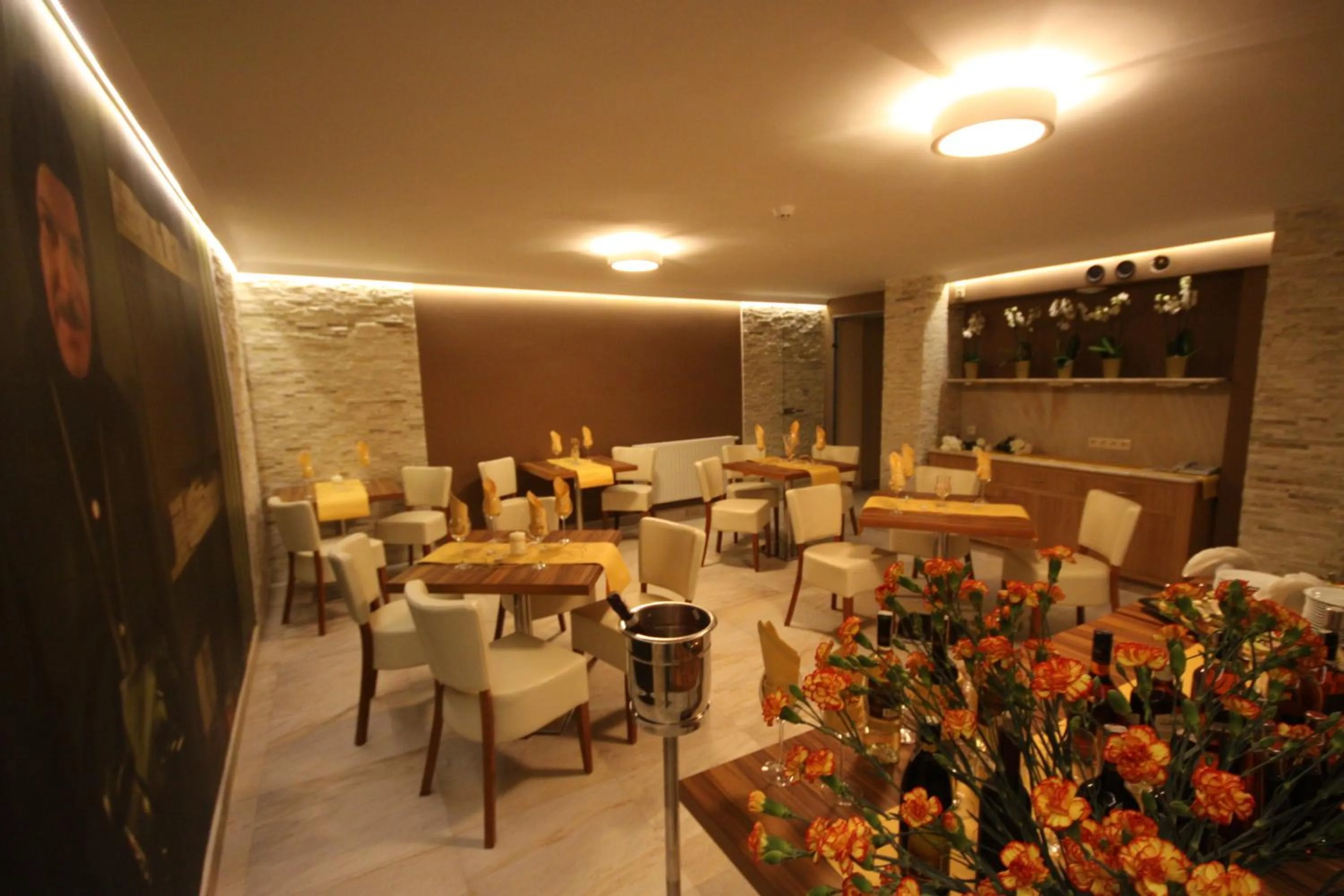 Restaurant/places to eat in Hotel Vabank