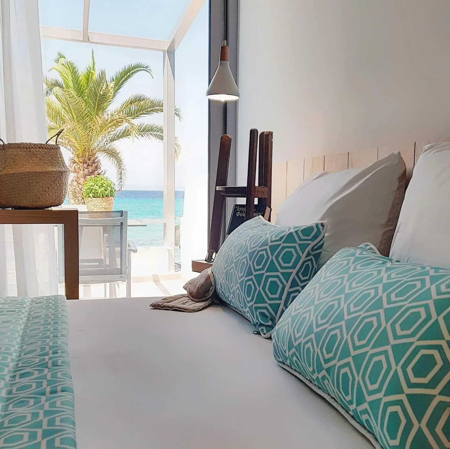 Photo of the whole room, Bed in Mougre studios