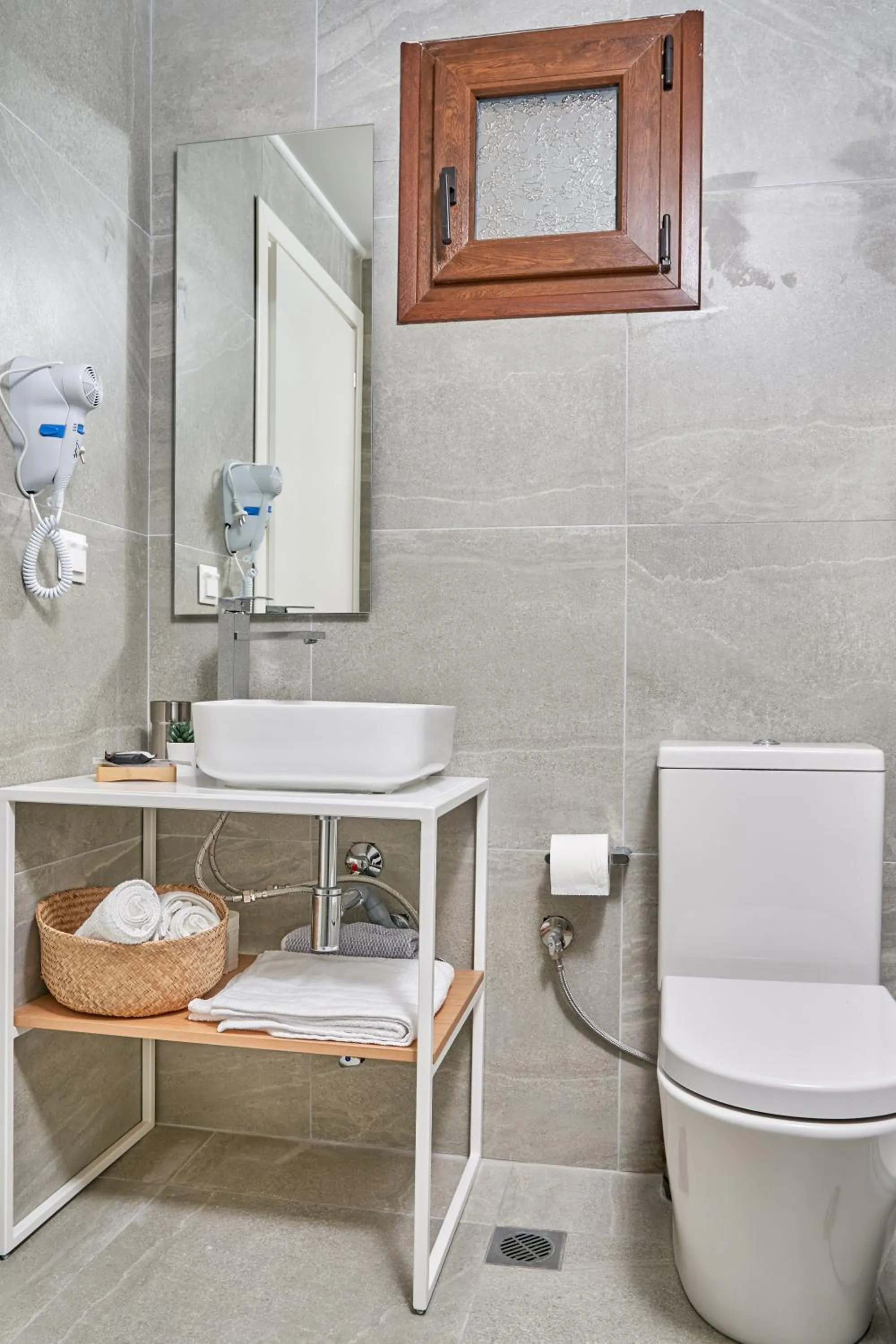 Toilet in Mougre studios