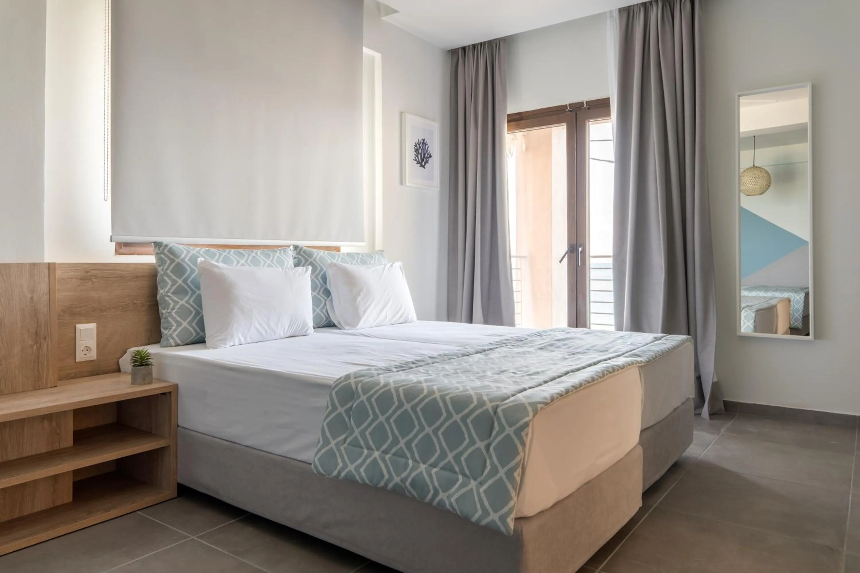 Photo of the whole room, Bed in Mougre studios