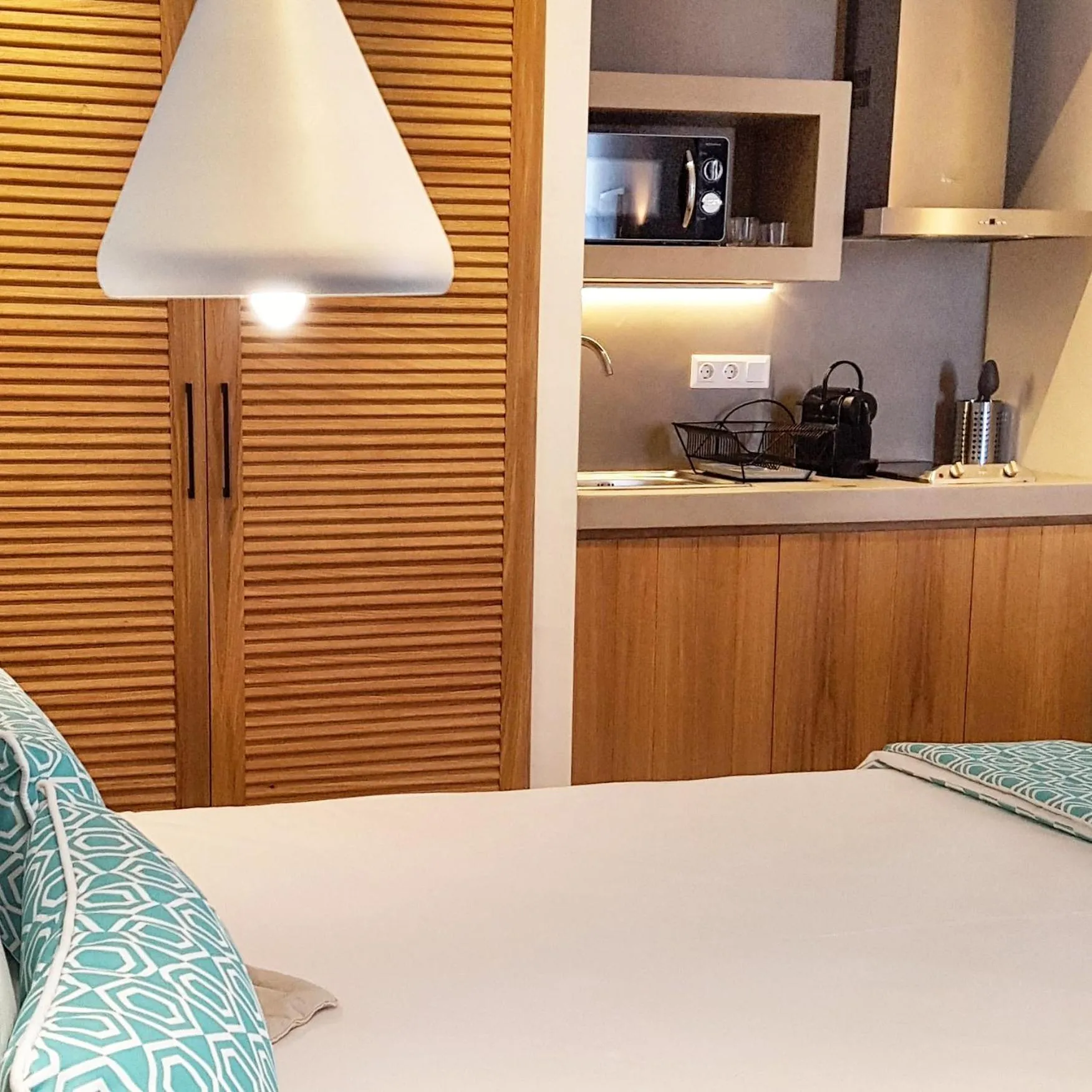 Coffee/tea facilities, Bed in Mougre studios