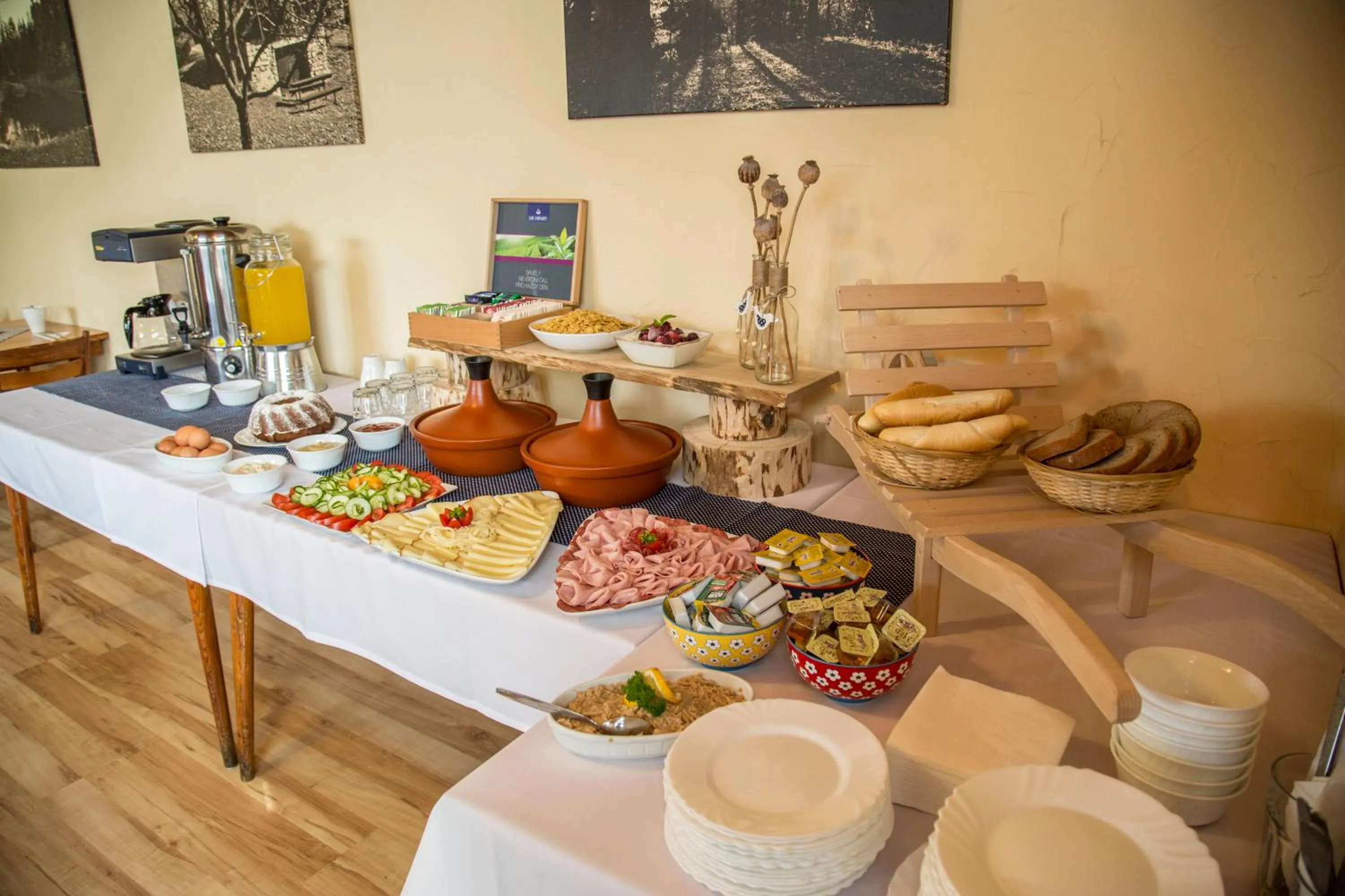 Continental breakfast in Hotel Sirákov