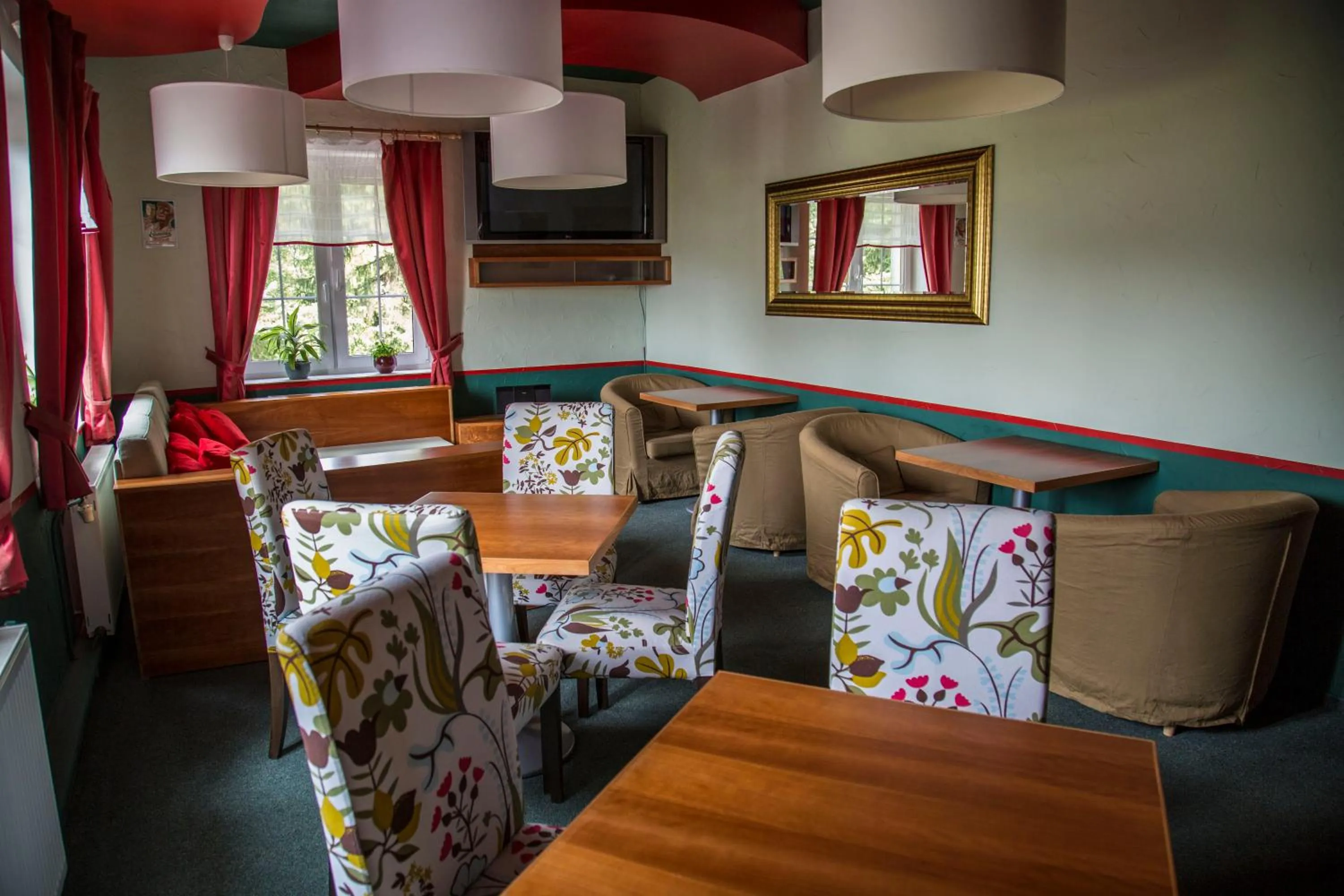 Communal lounge/ TV room in Hotel Sirákov