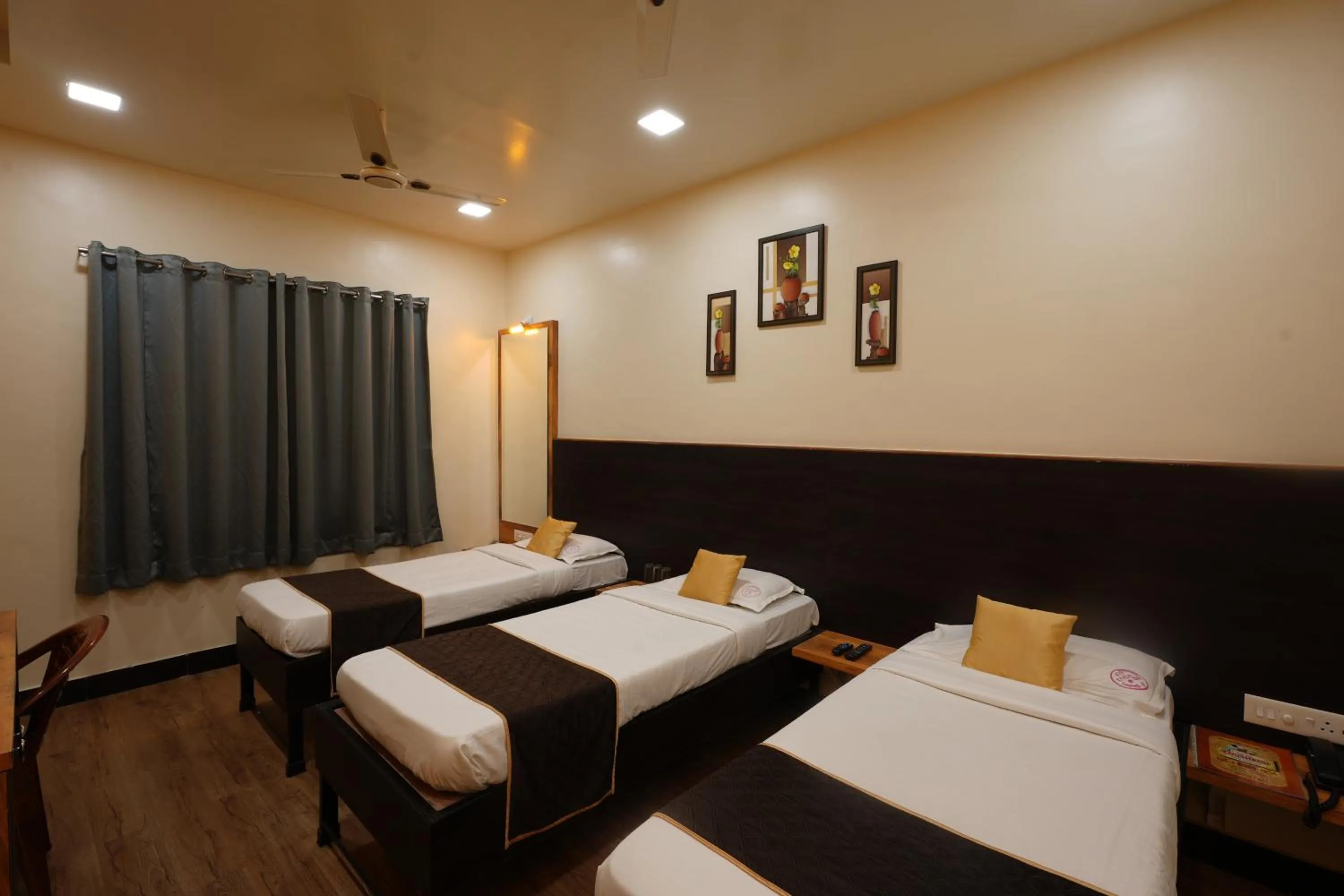 Bed in Hotel Ellora Park