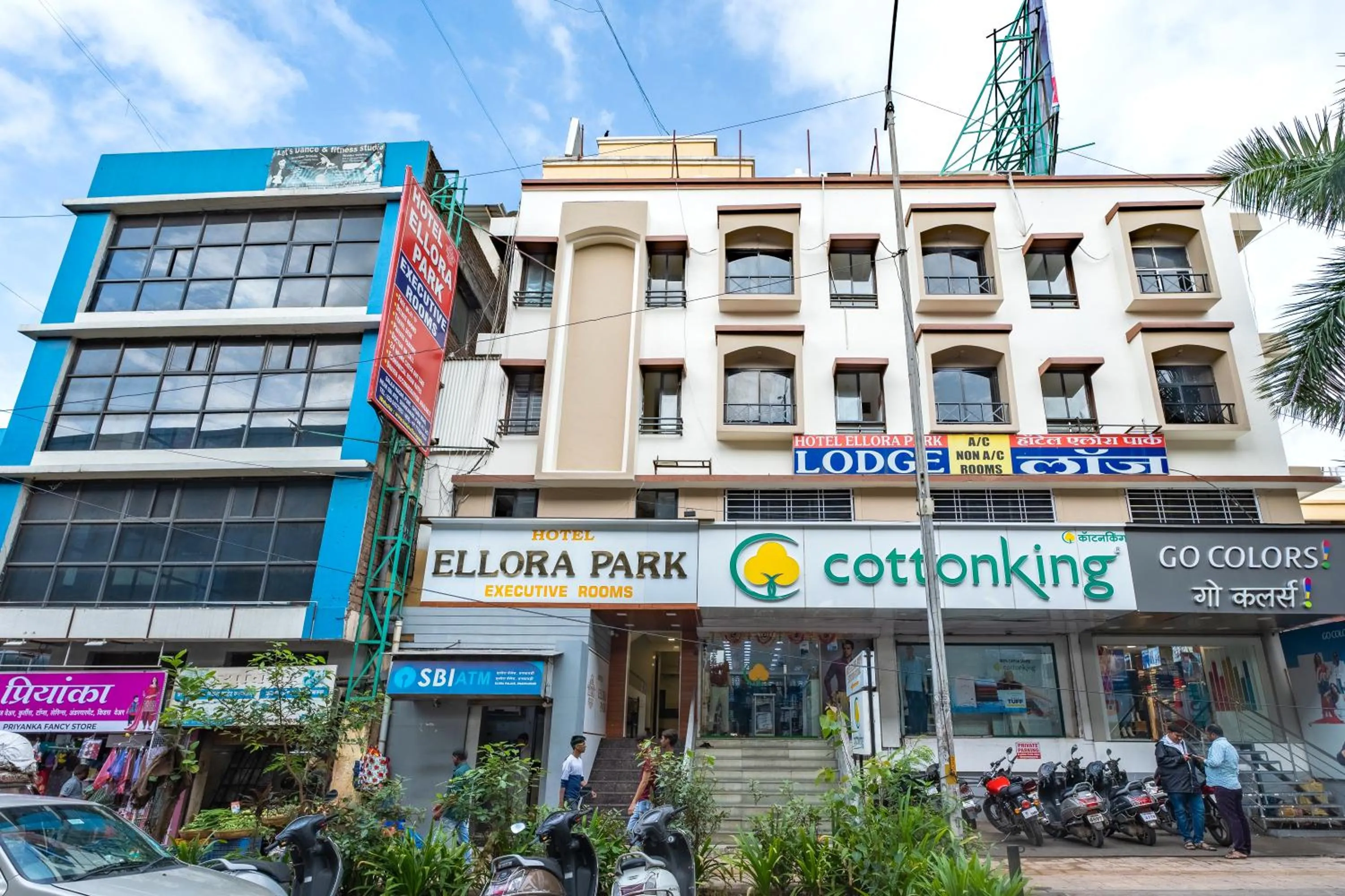 Facade/entrance in Hotel Ellora Park