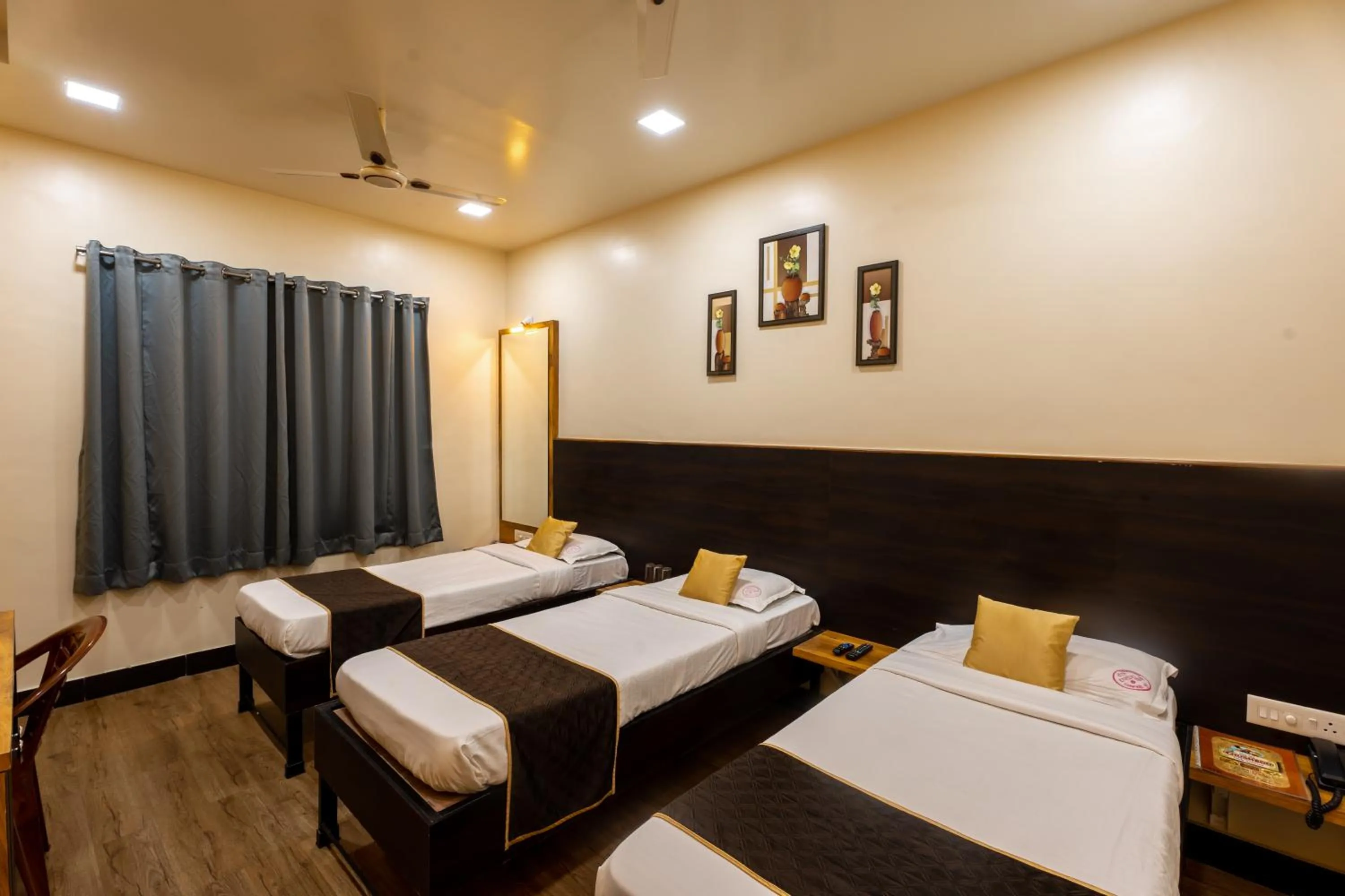 Bed in Hotel Ellora Park
