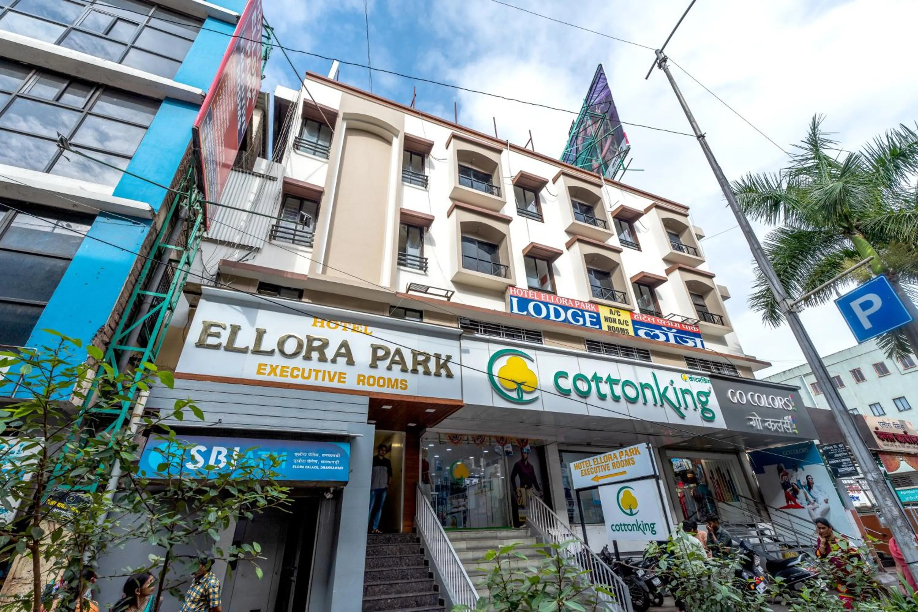 Facade/entrance in Hotel Ellora Park