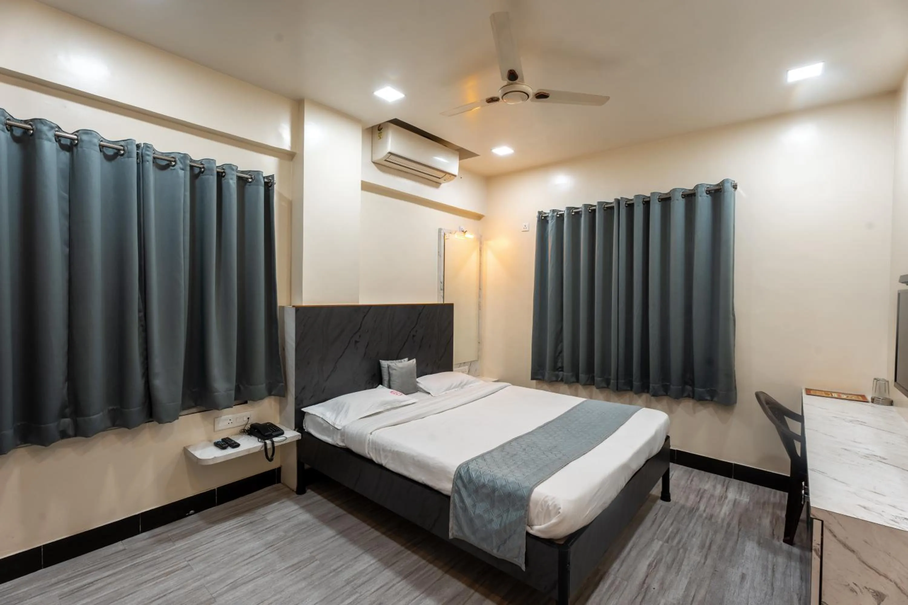 Bed in Hotel Ellora Park