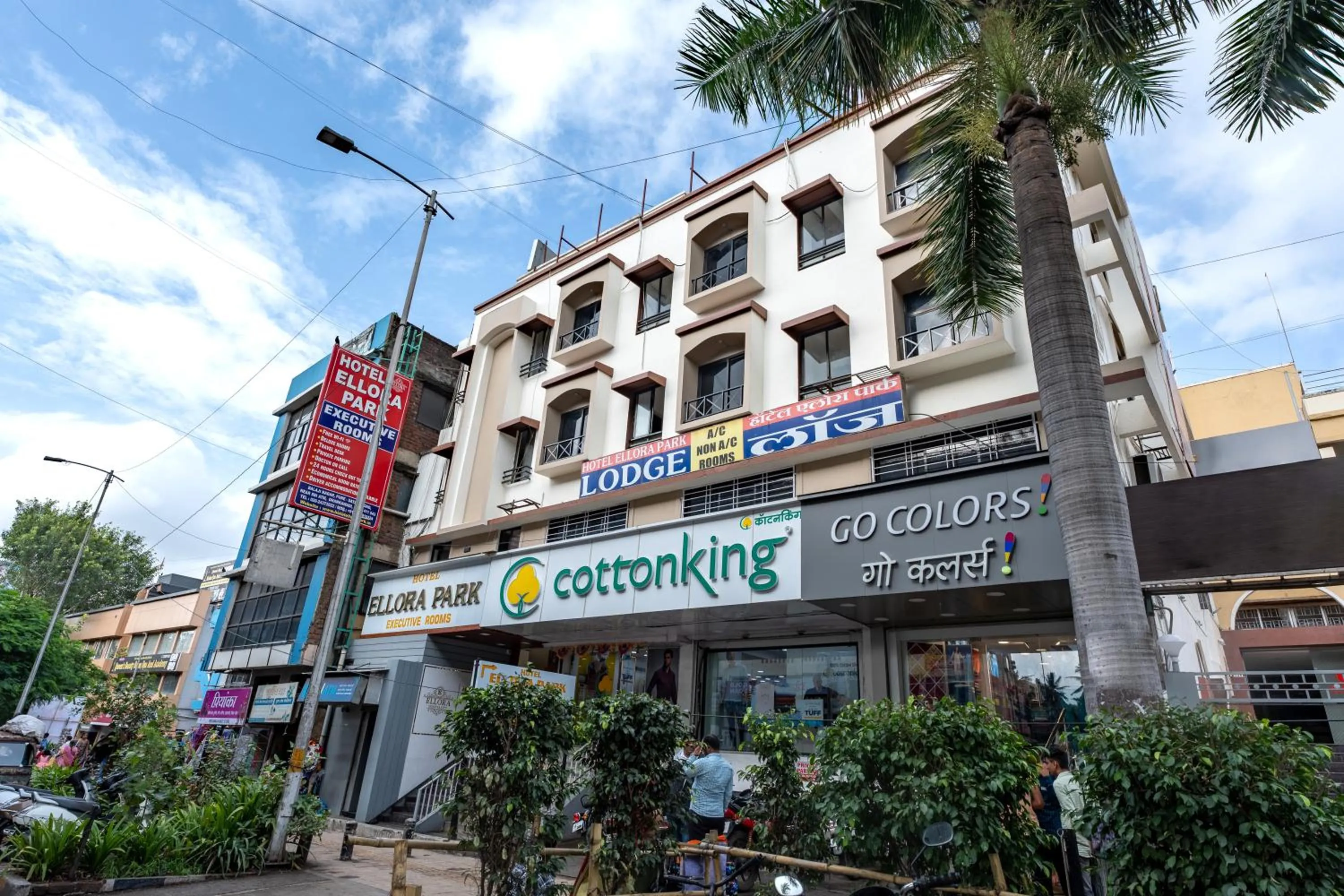 Facade/entrance in Hotel Ellora Park