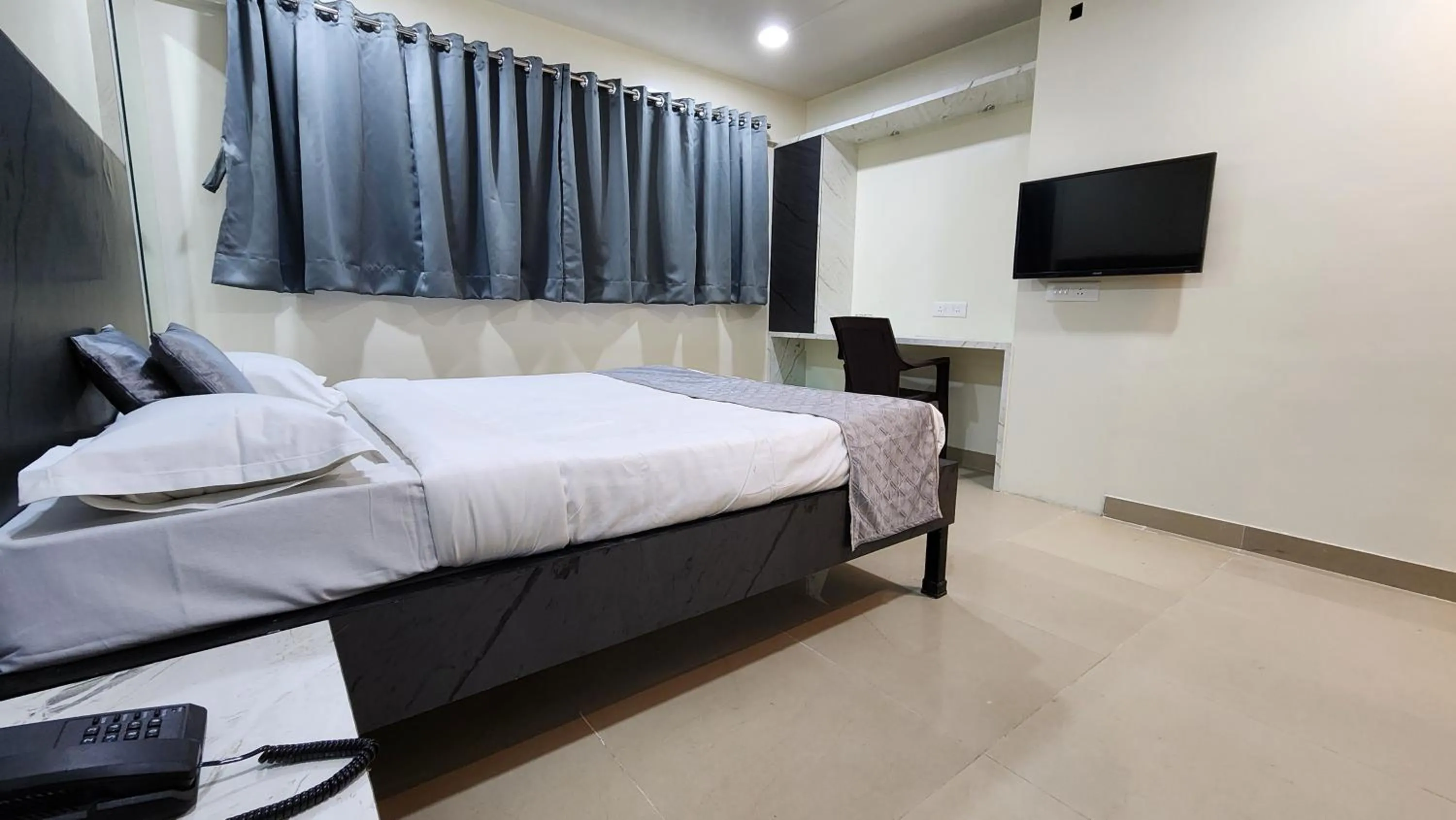 Bed in Hotel Ellora Park