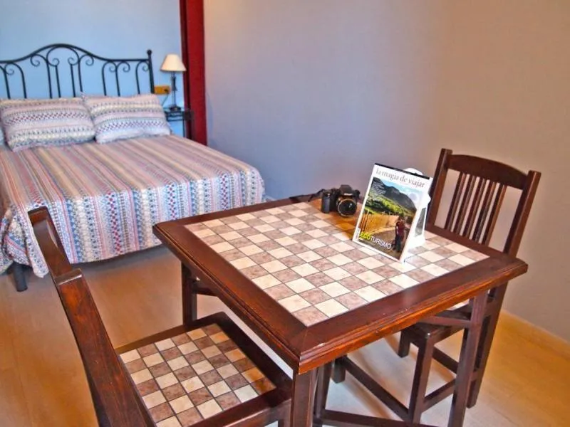 Photo of the whole room, Bed in Observatorio de Buitres Mas de Bunyol