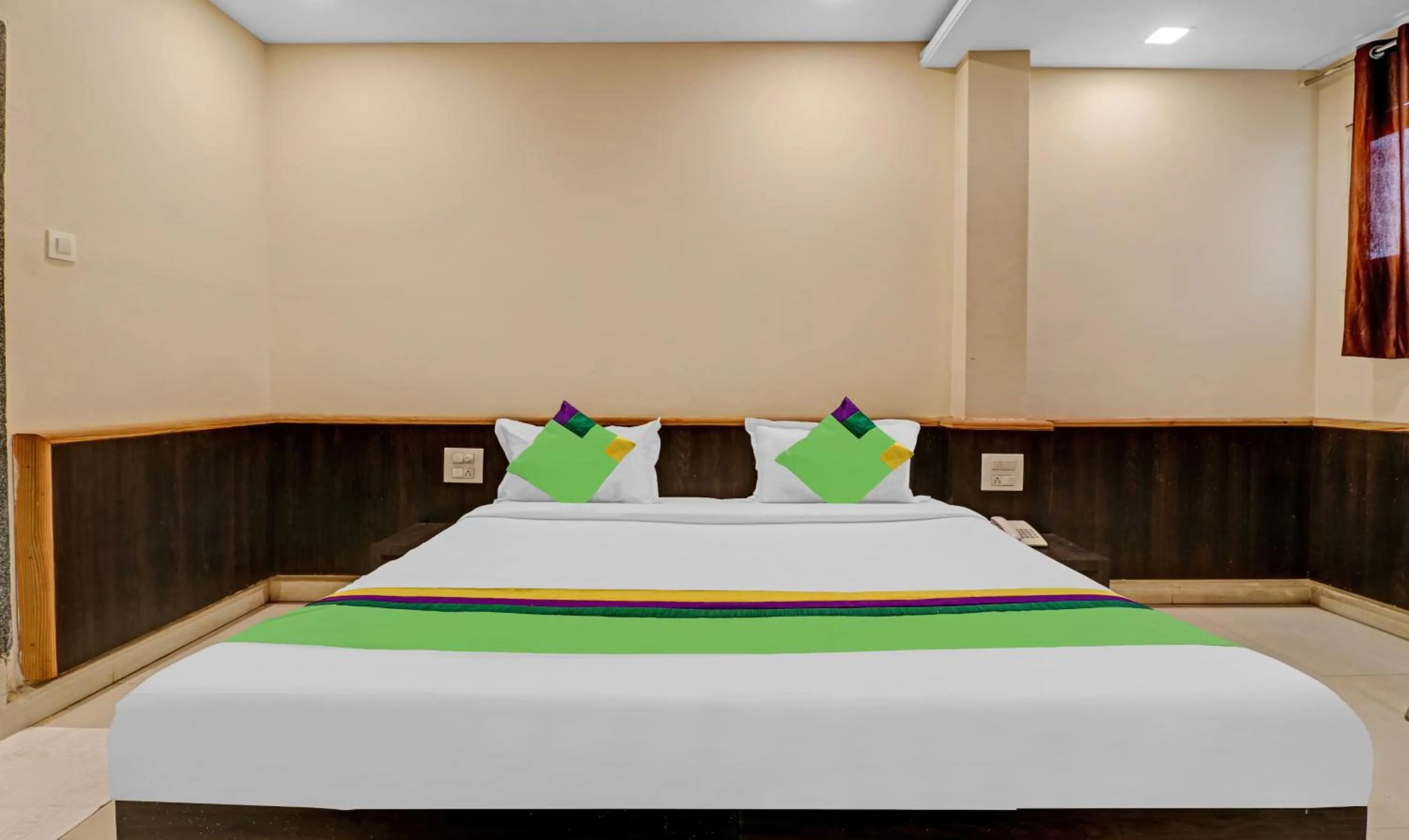 Bedroom, Bed in Treebo Surya Yatri Niwas