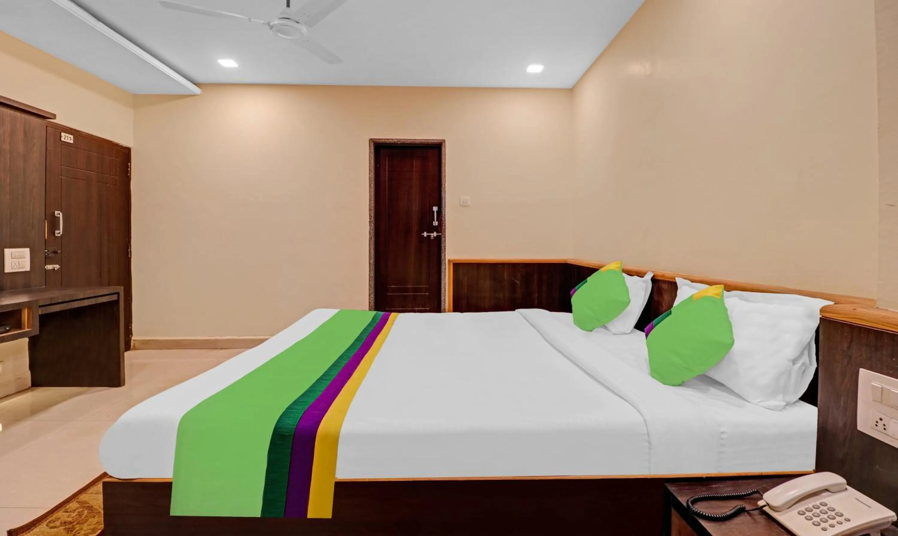 Bedroom, Bed in Treebo Surya Yatri Niwas