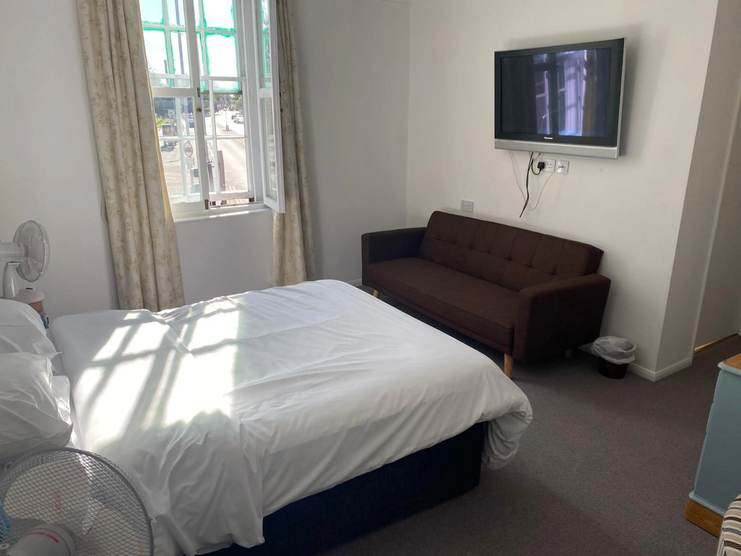 Bed in Three Queens Hotel