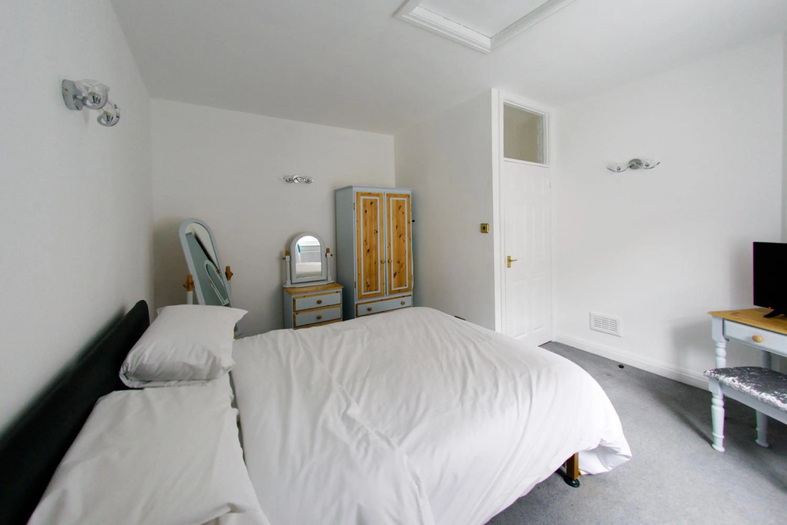 Bed in Three Queens Hotel