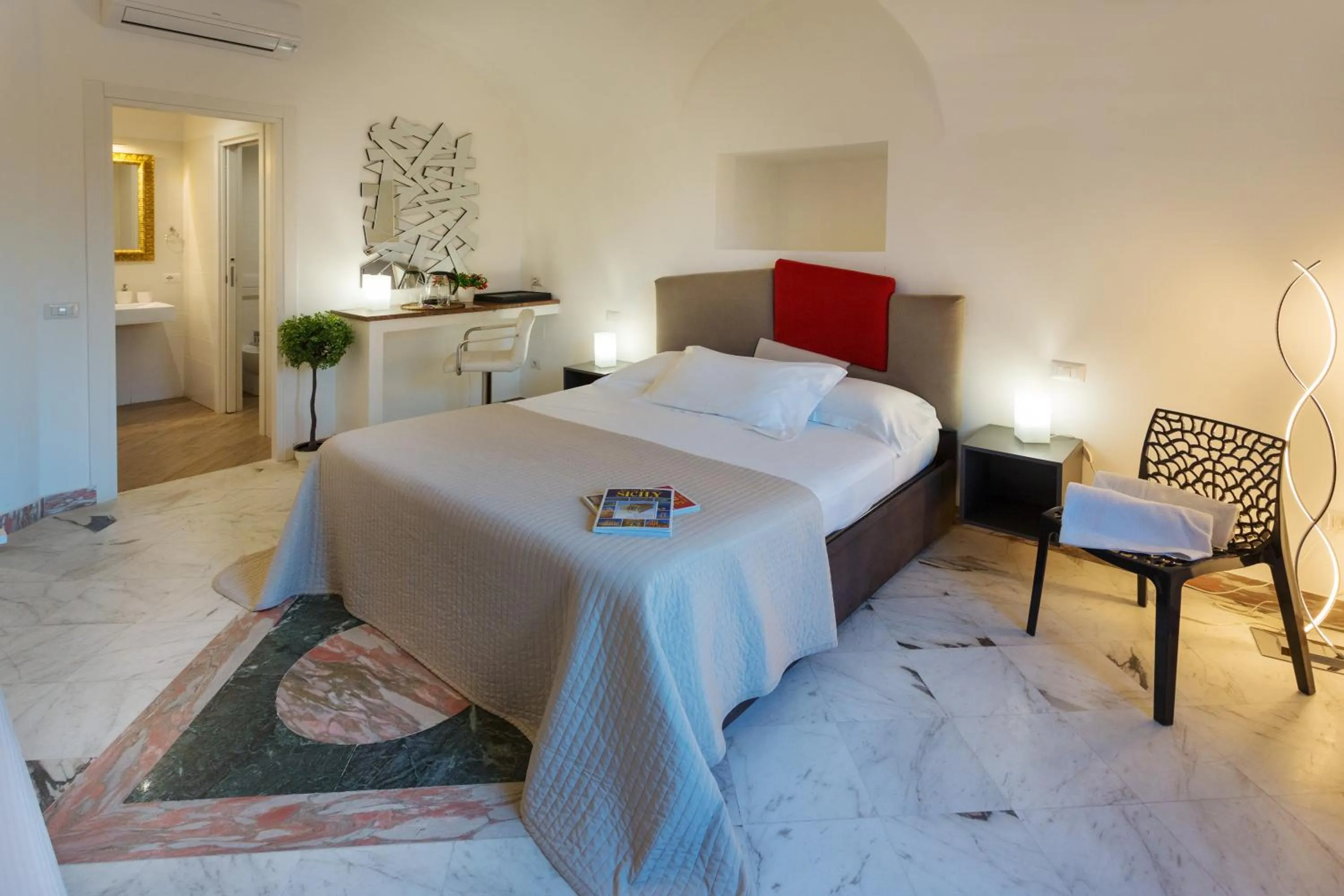 Bed in Le Suites Del Duomo House