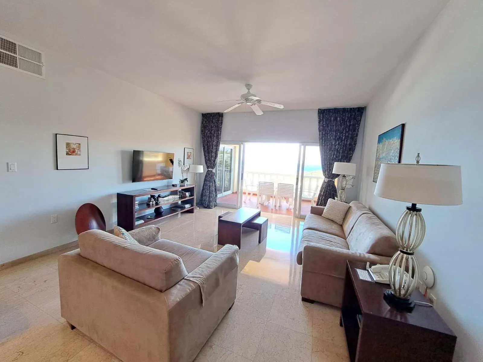 Seating area in Princess Heights Luxury Condo Hotel