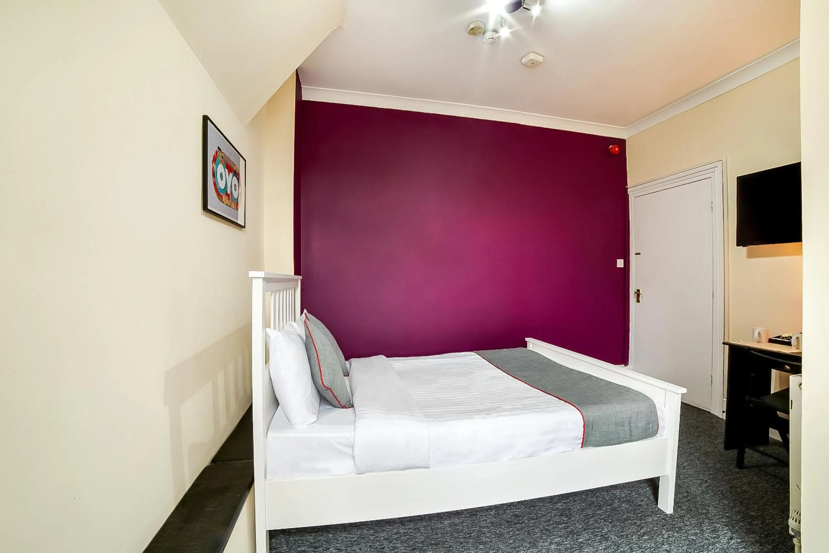 Bed in Stratford Hotel