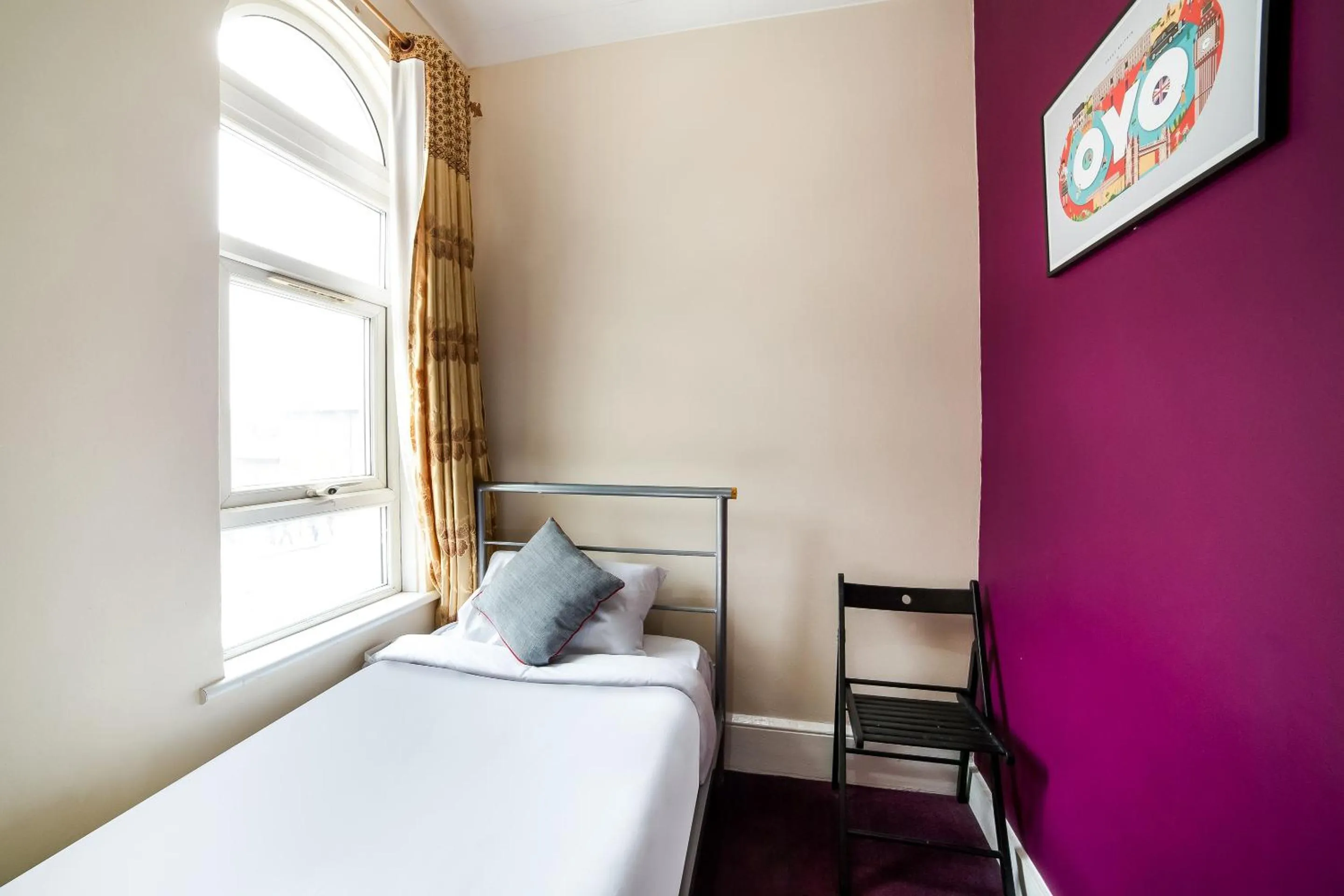 Bed in Stratford Hotel