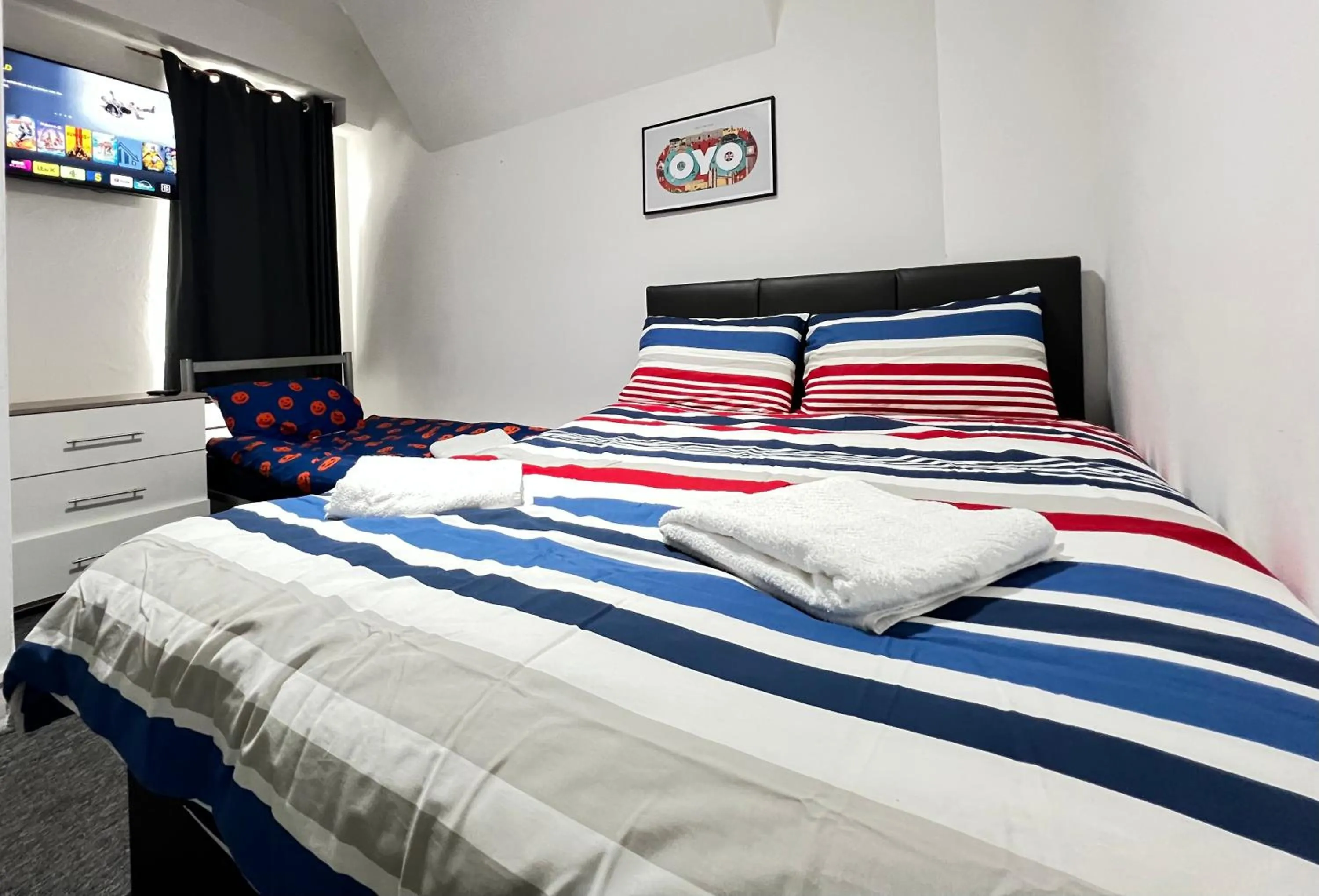 Bed in Stratford Hotel