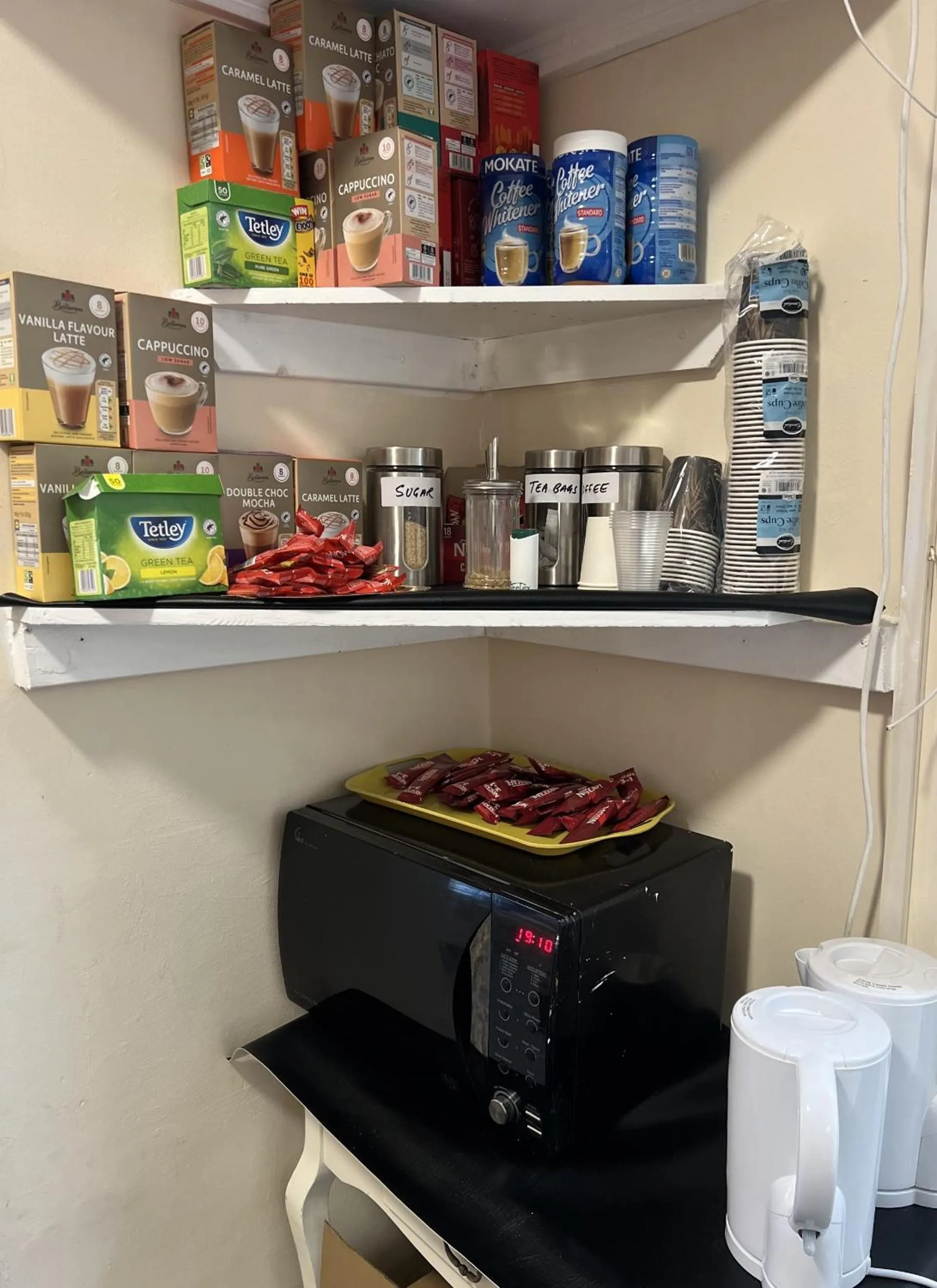 Coffee/tea facilities in Stratford Hotel