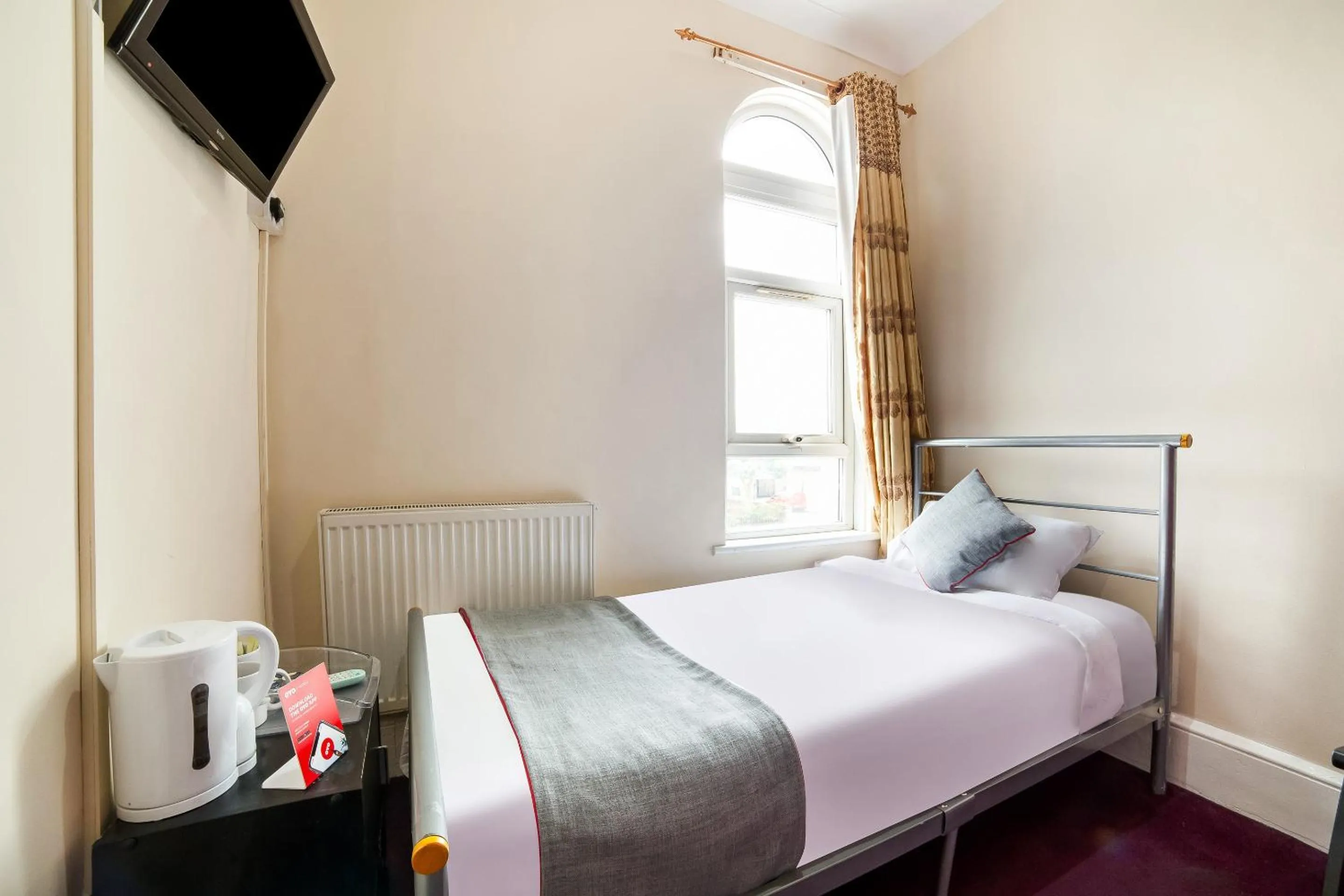 Bed in Stratford Hotel