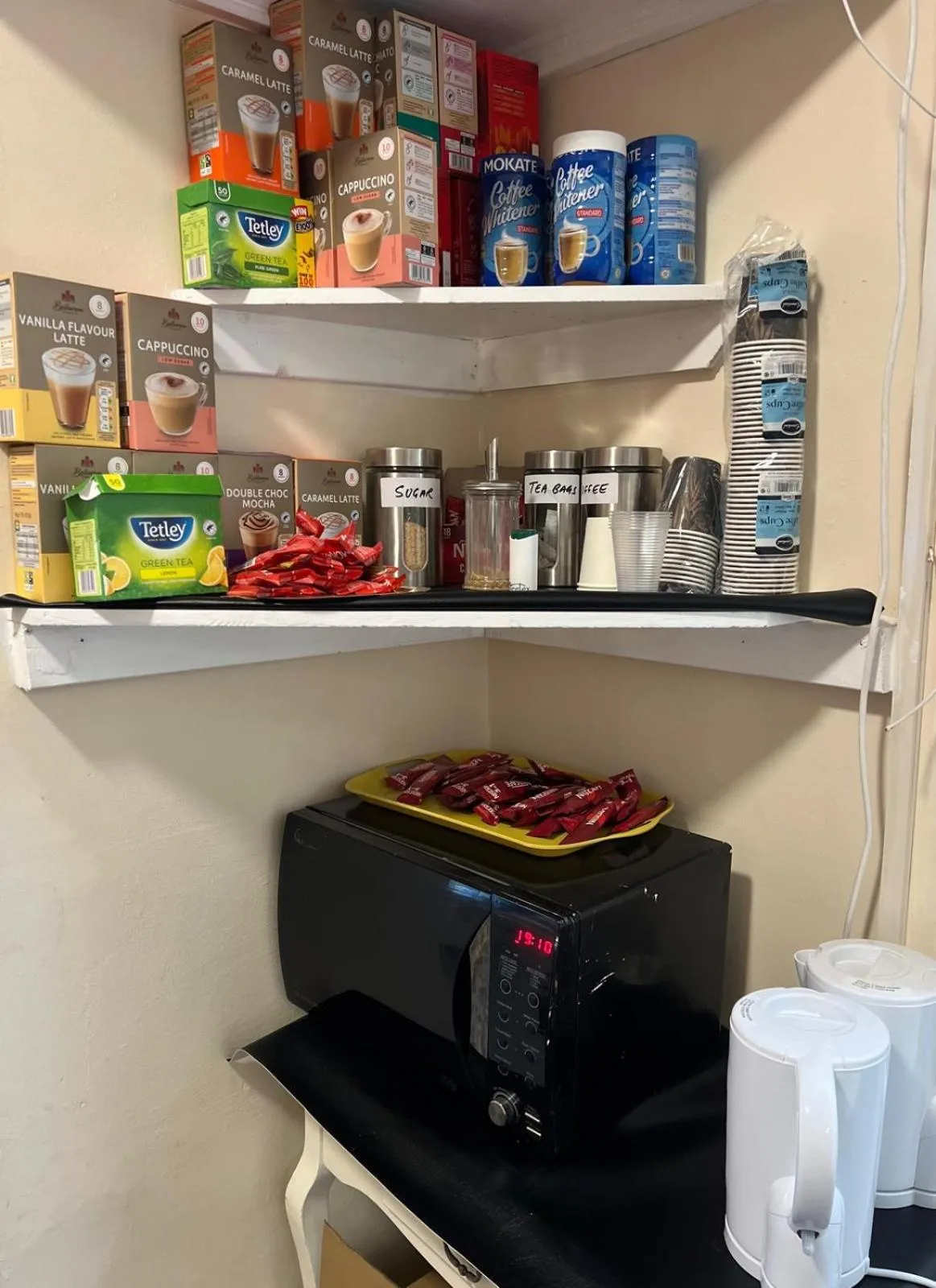 Coffee/tea facilities in Stratford Hotel