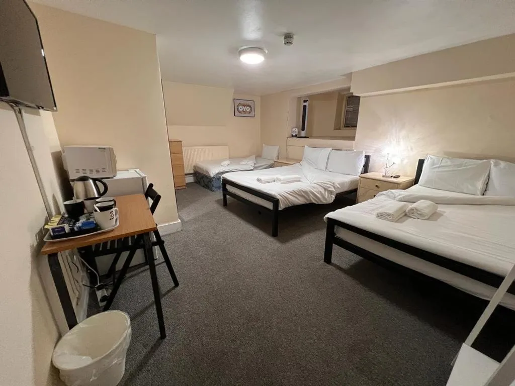 Photo of the whole room, Bed in Stratford Hotel