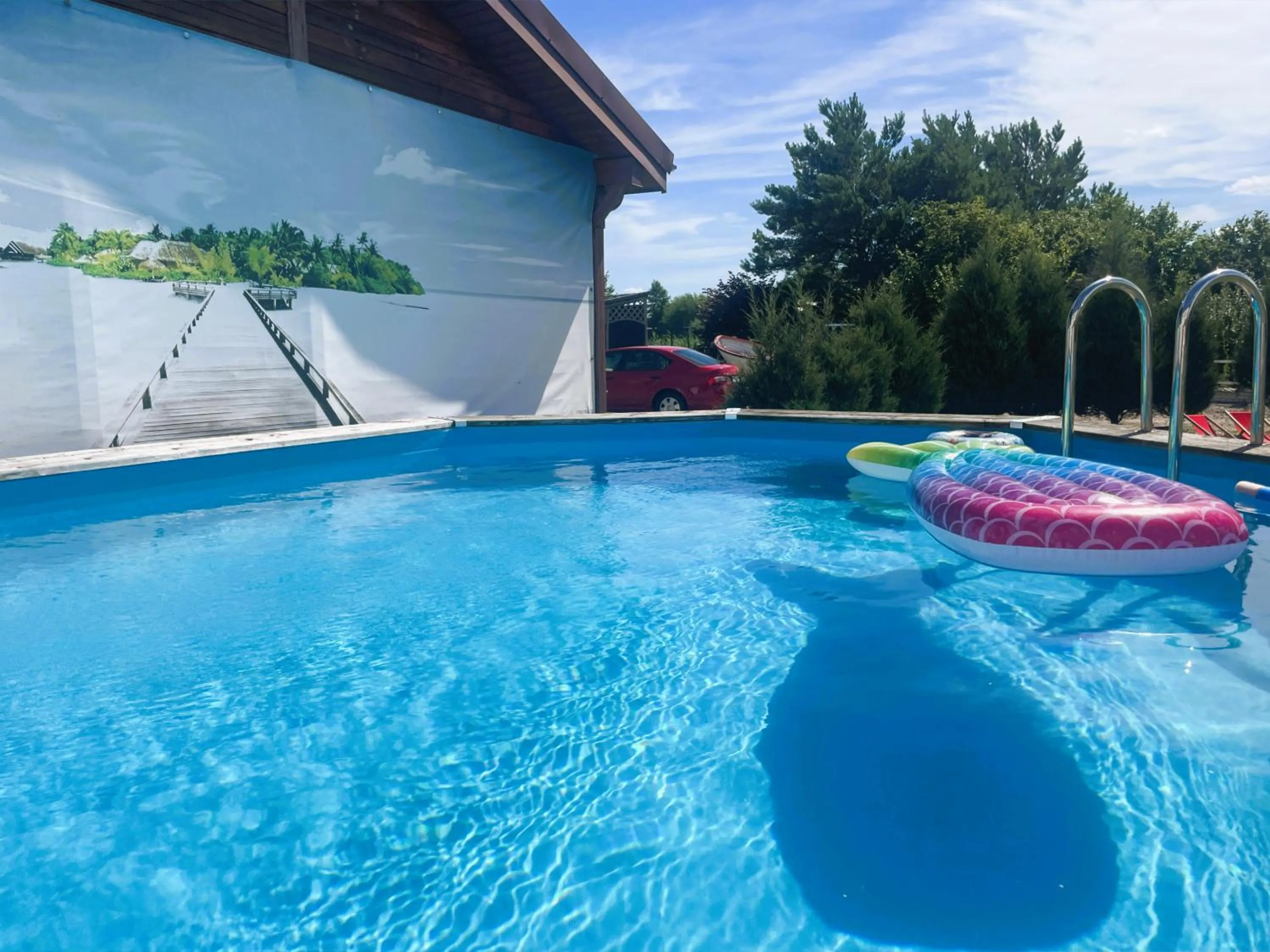 Swimming pool in Słoneczny Dom pokoje i apartament na wynajem