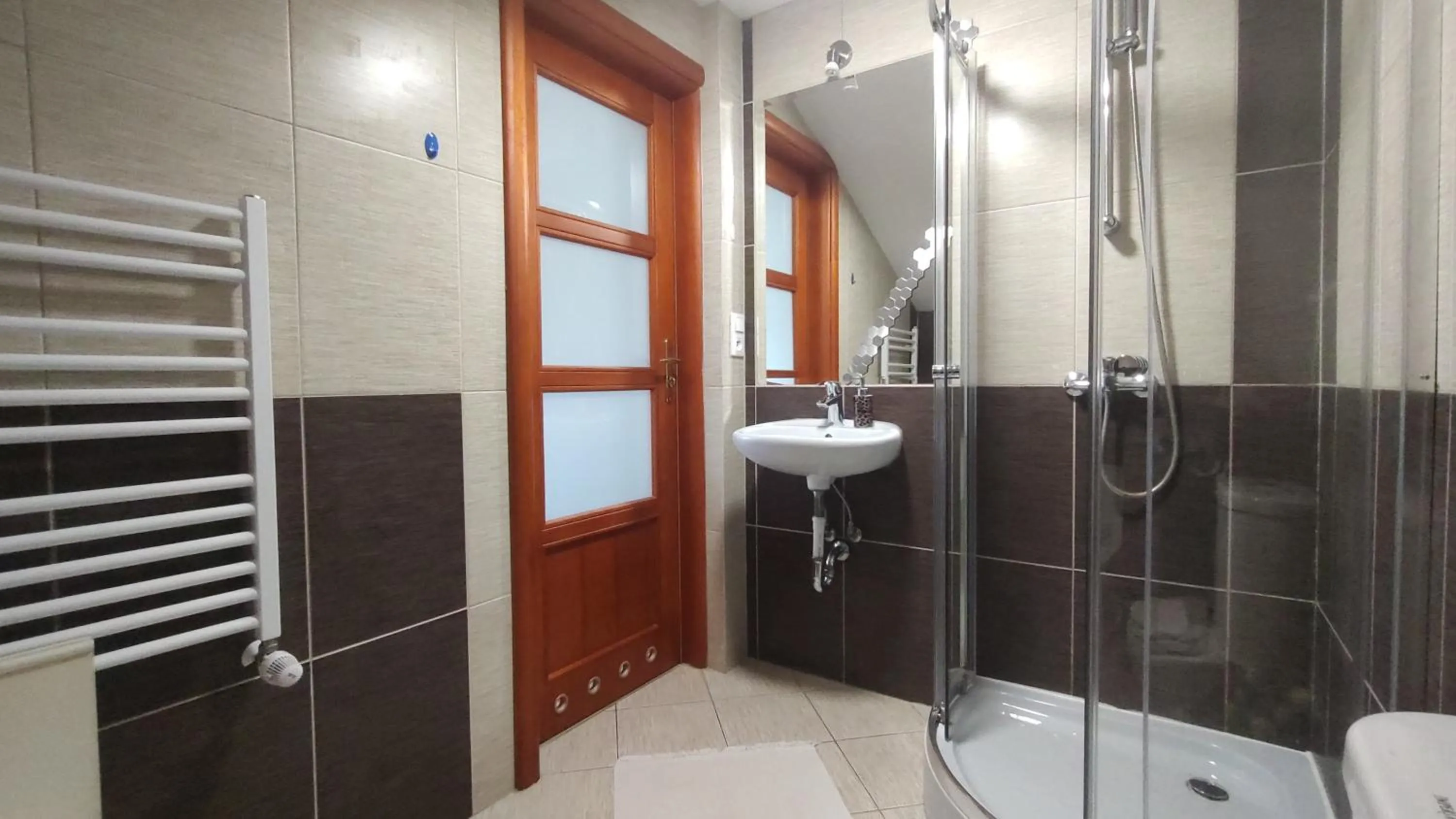 Shower in Słoneczny Dom pokoje i apartament na wynajem