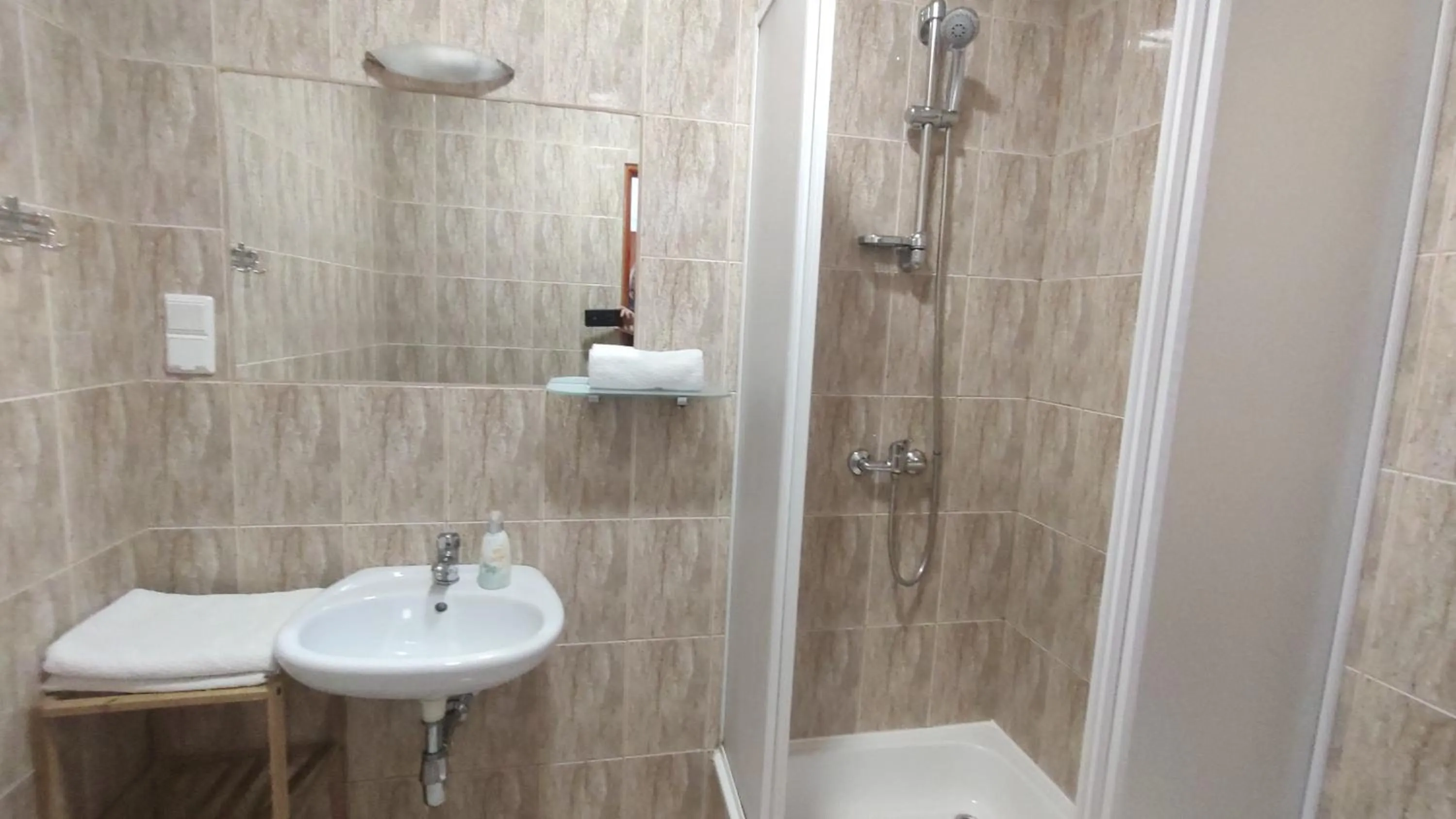 Shower in Słoneczny Dom pokoje i apartament na wynajem