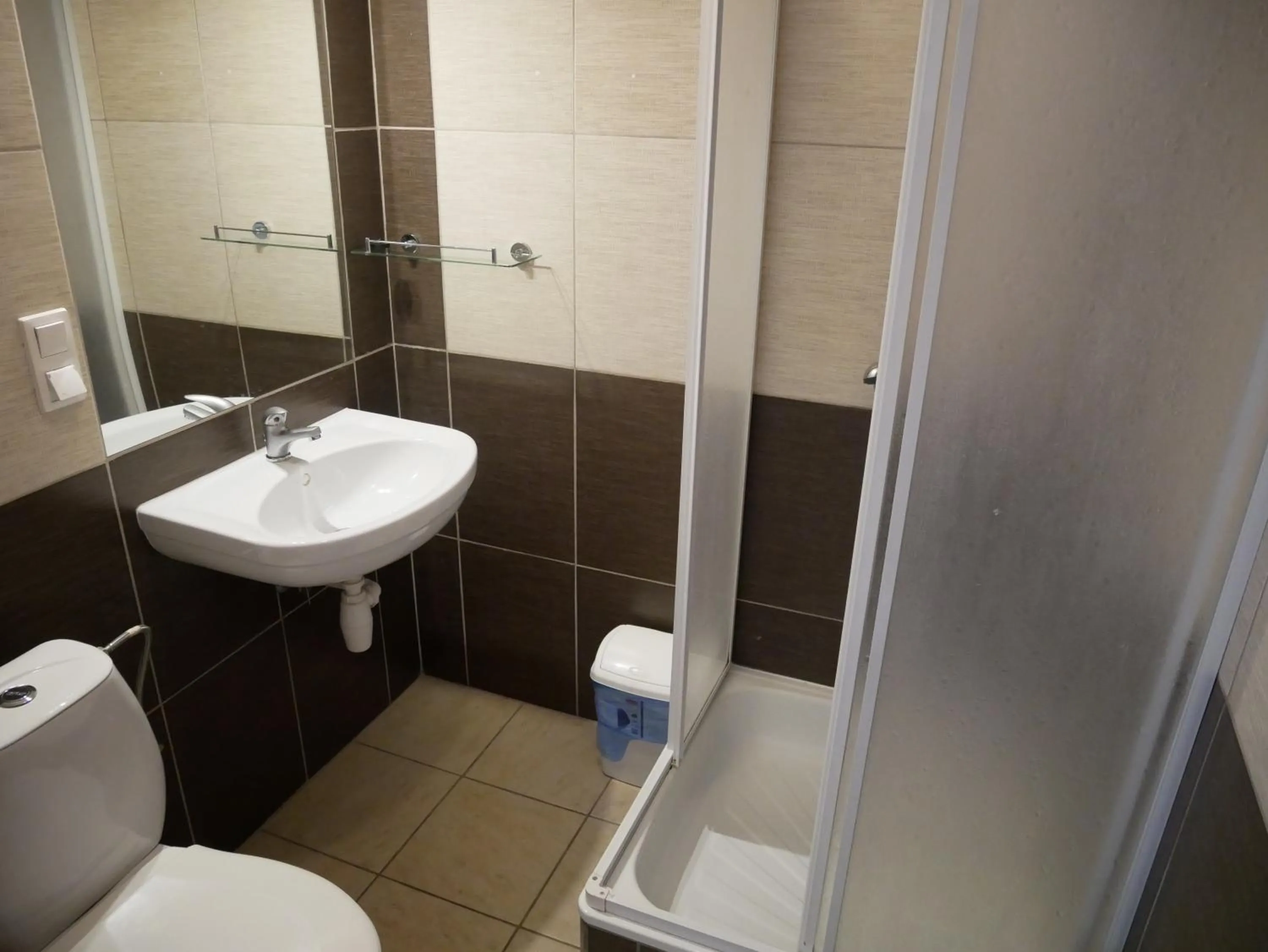 Shower in Słoneczny Dom pokoje i apartament na wynajem