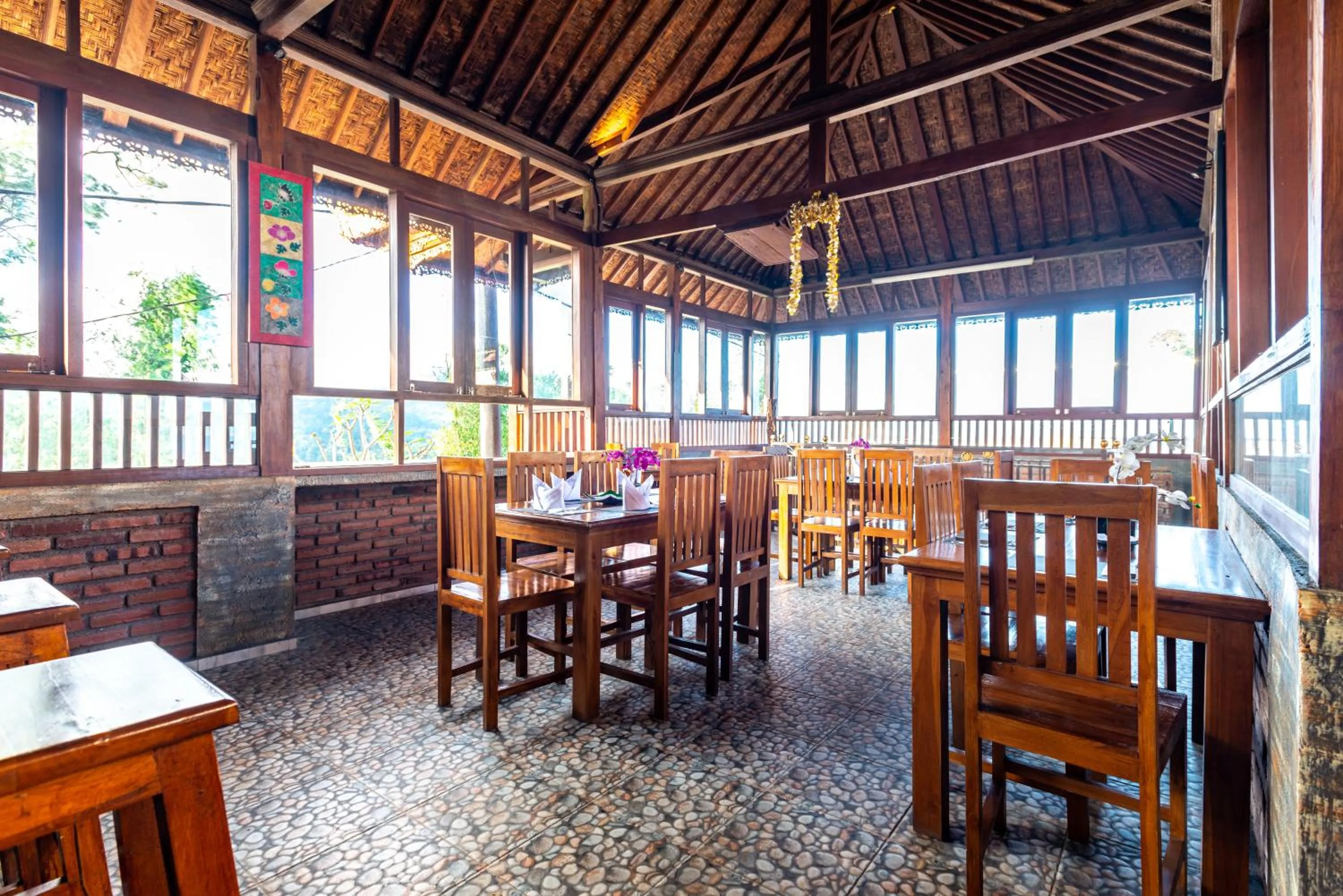 Restaurant/places to eat in The Garuda Villa and Restaurant