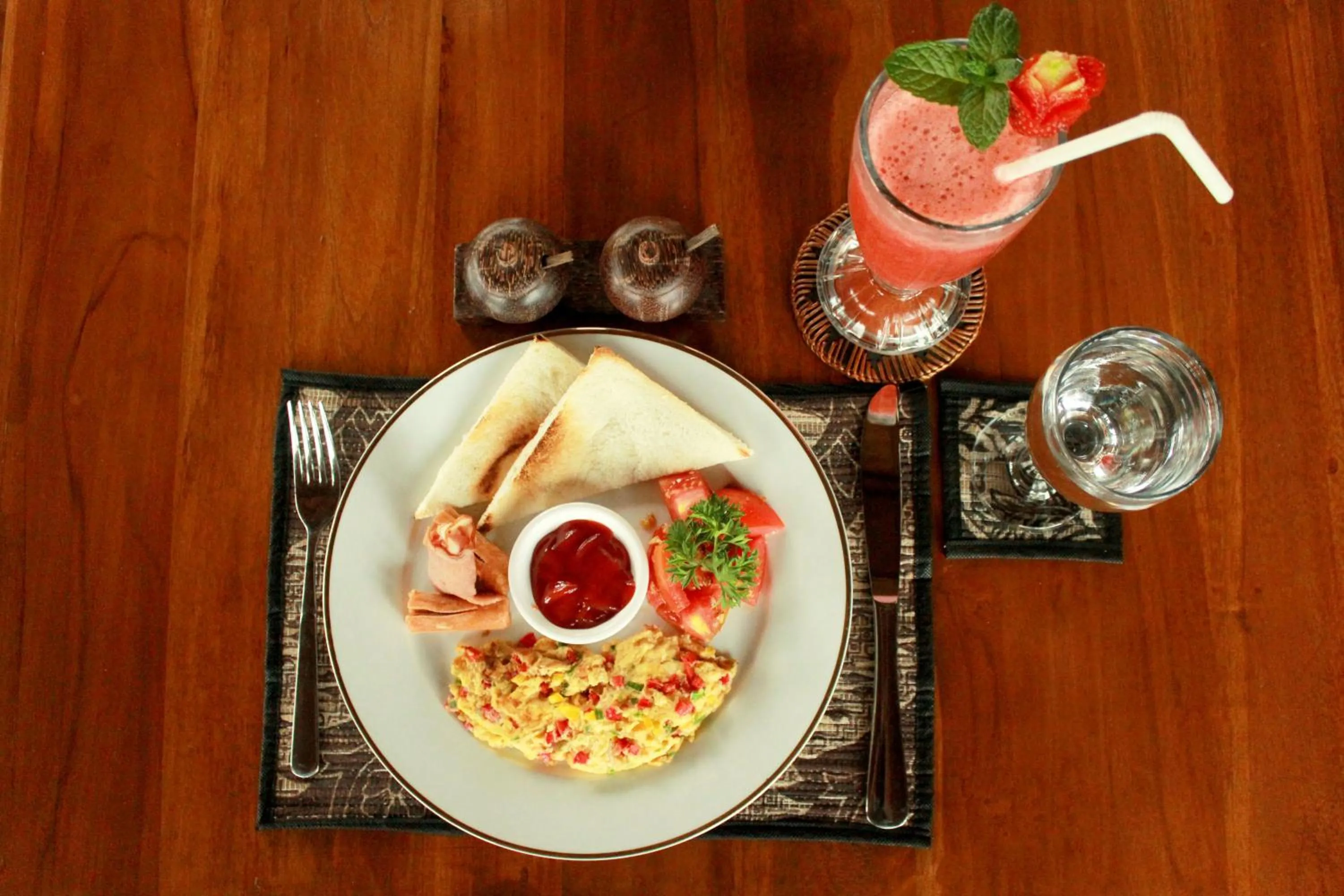 Food and drinks in The Garuda Villa and Restaurant