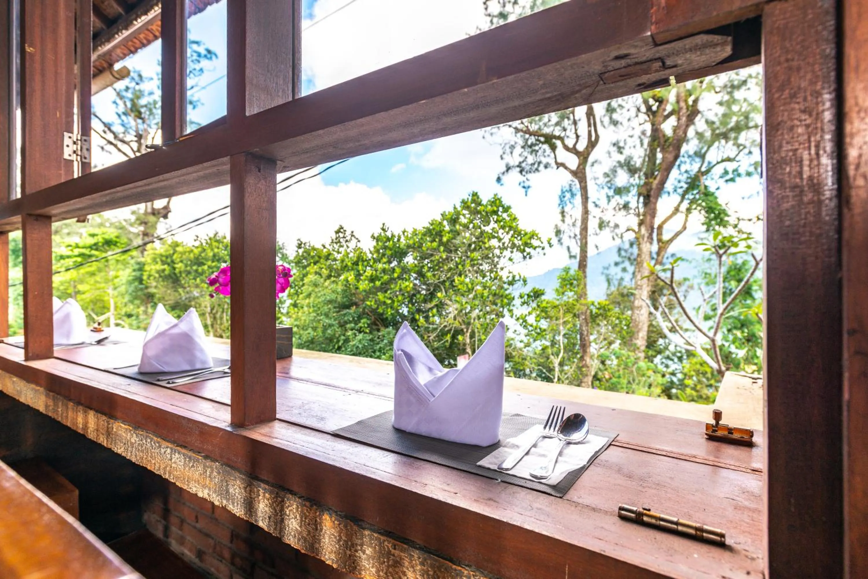 Restaurant/places to eat in The Garuda Villa and Restaurant