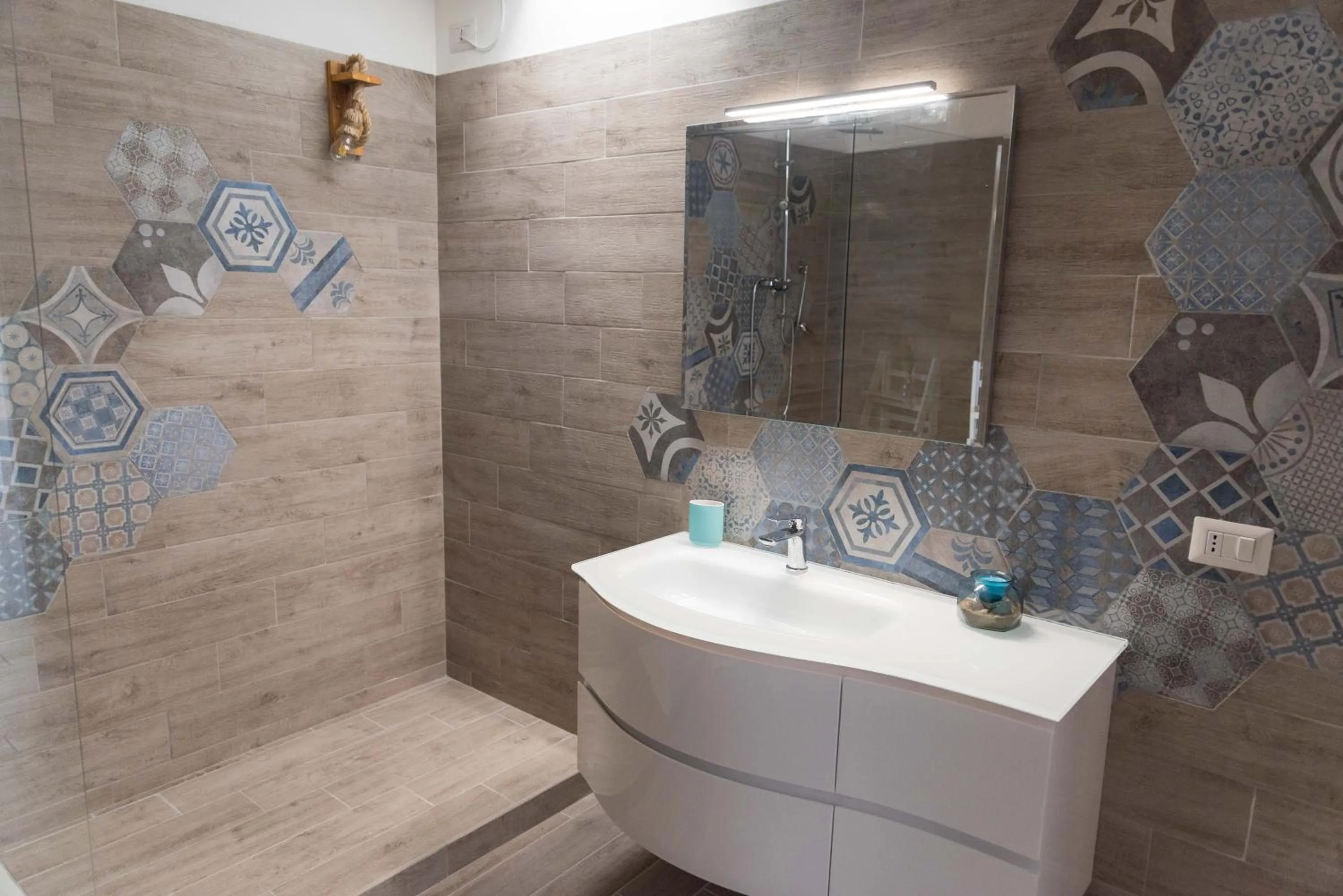 Bathroom in Quasi in Porto Rooms