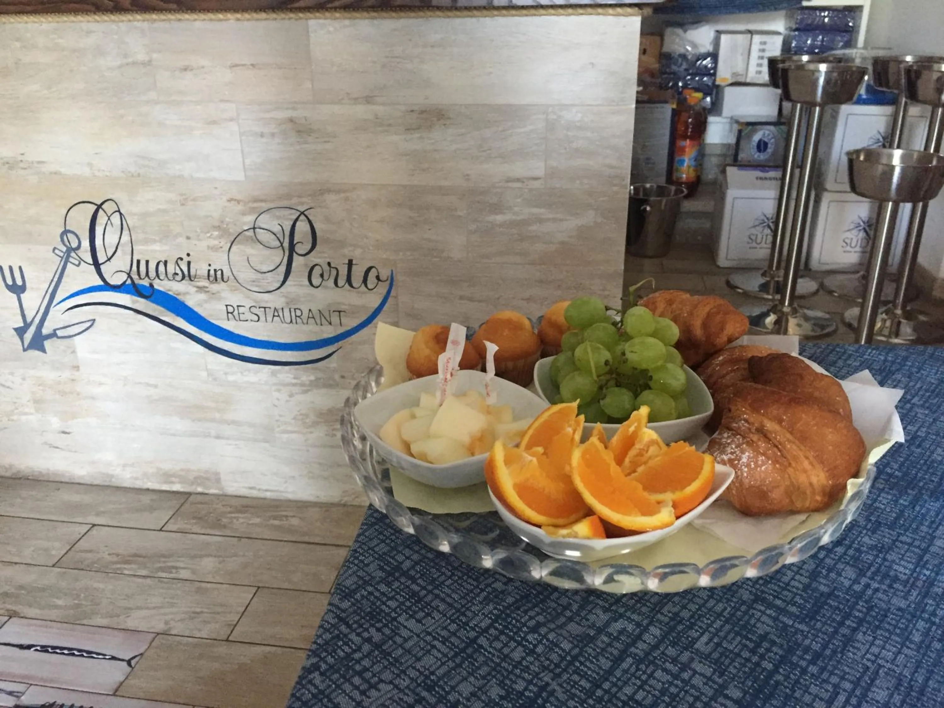 Italian breakfast in Quasi in Porto Rooms