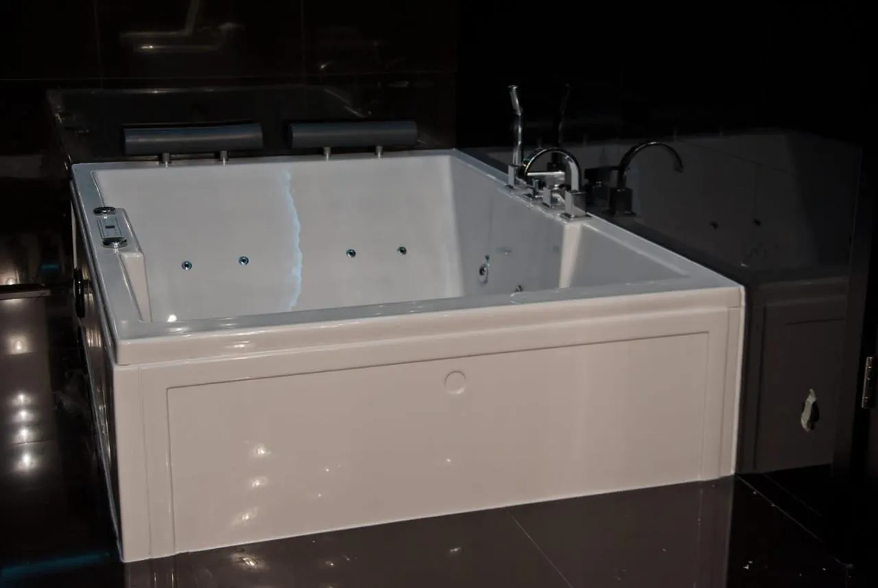 Bathroom in Hotel Fashion - Free Parking