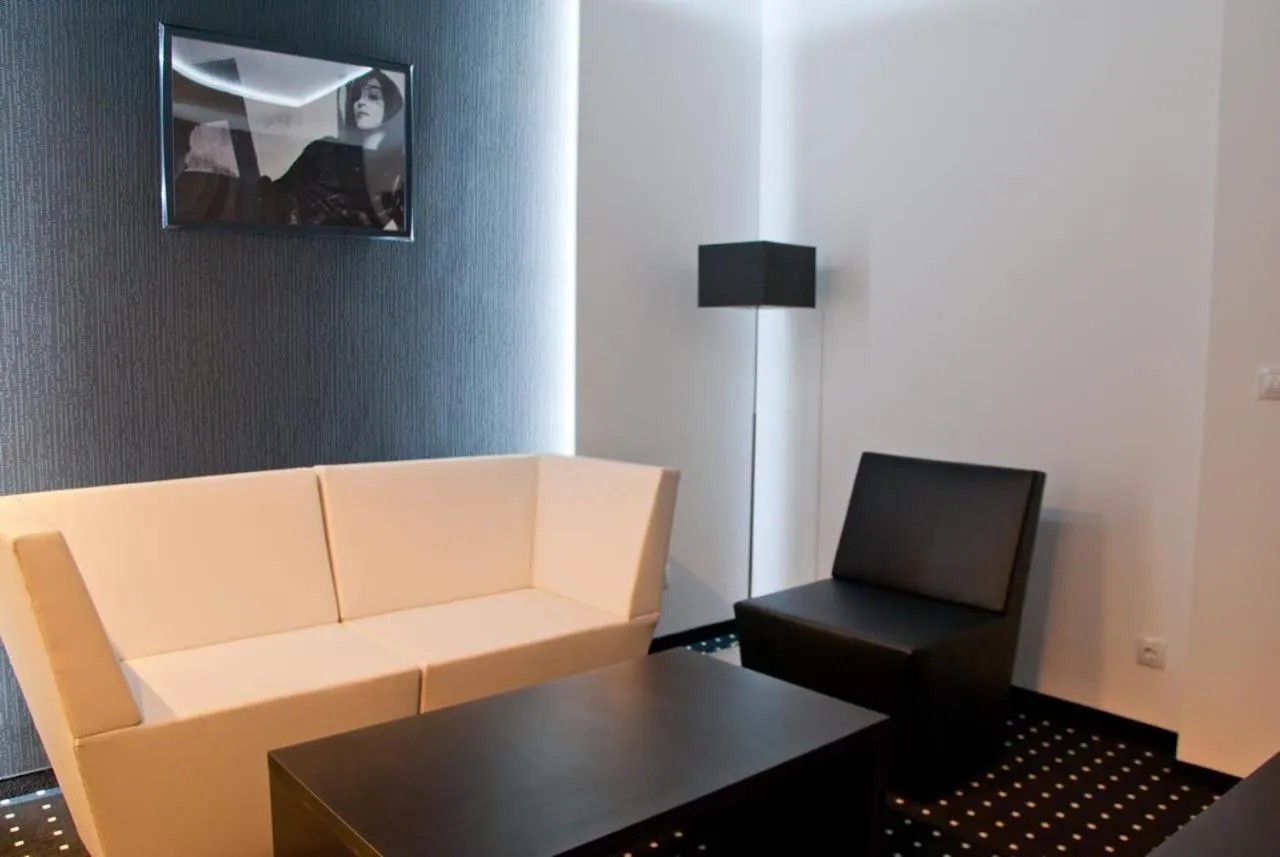 Seating area in Hotel Fashion - Free Parking
