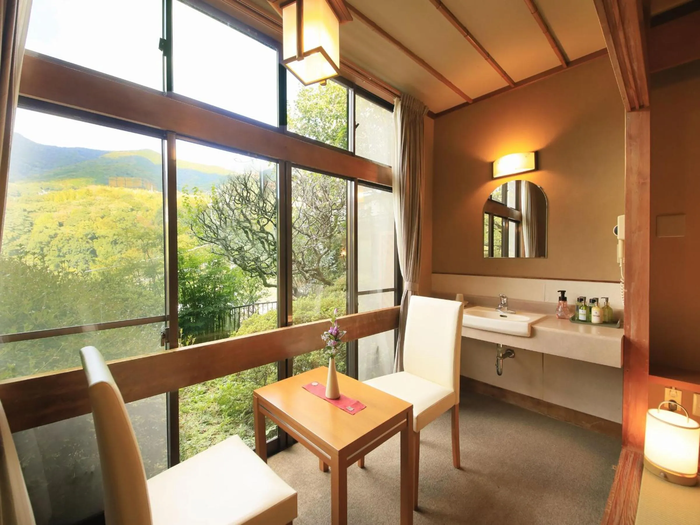 Photo of the whole room in Yugawara Ohnoya Ryokan