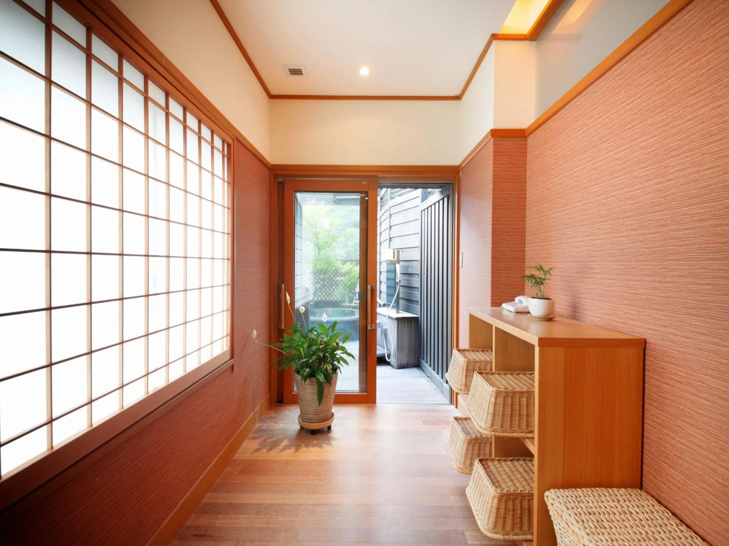 Hot Spring Bath in Yugawara Ohnoya Ryokan