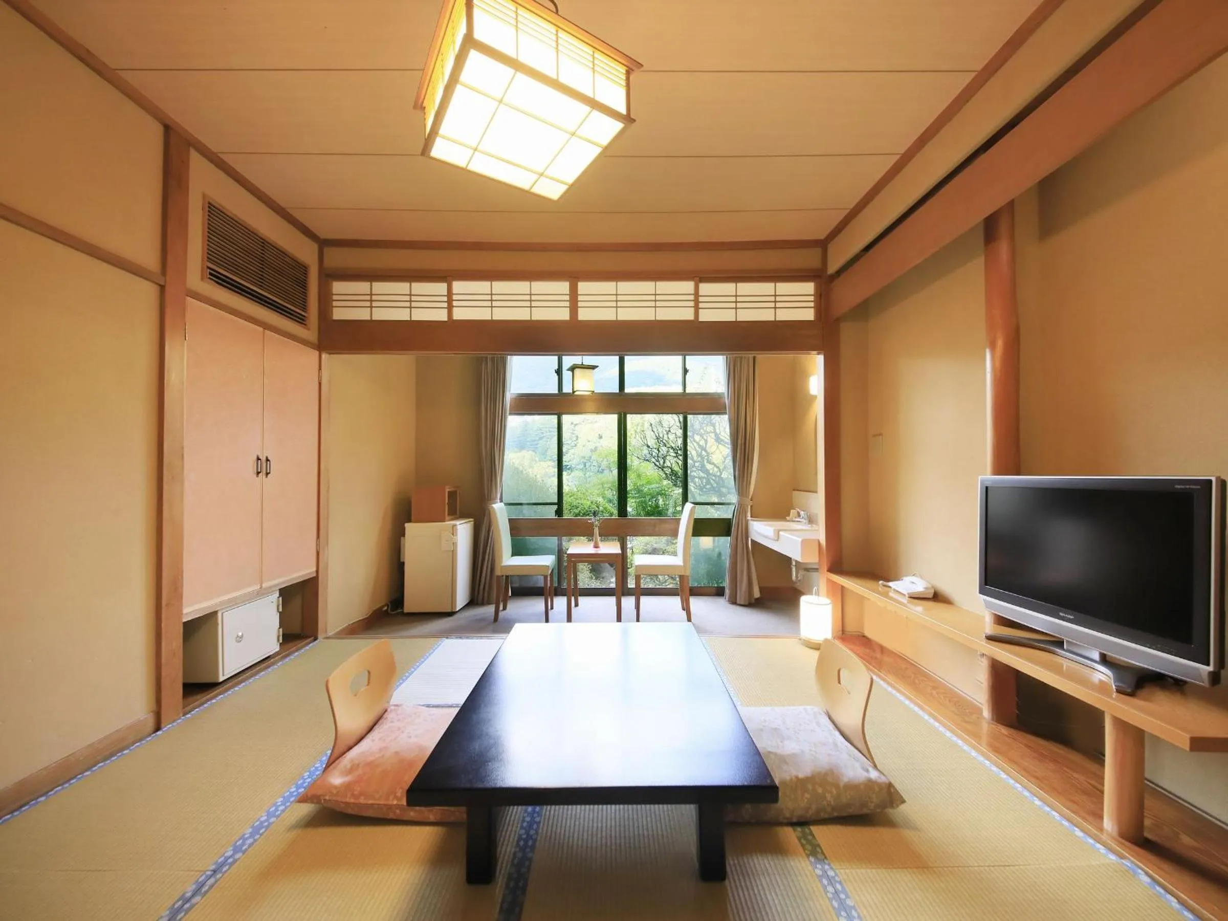 Photo of the whole room in Yugawara Ohnoya Ryokan