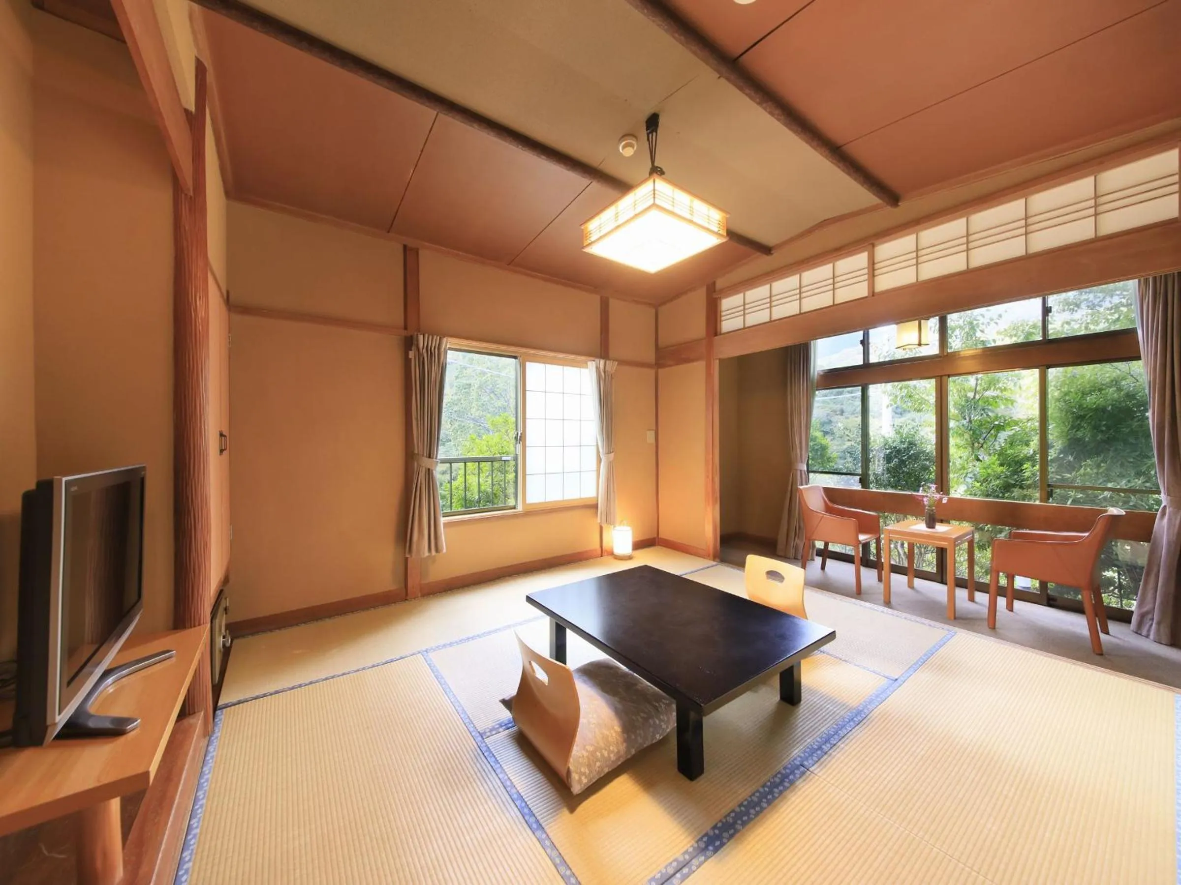 Photo of the whole room in Yugawara Ohnoya Ryokan