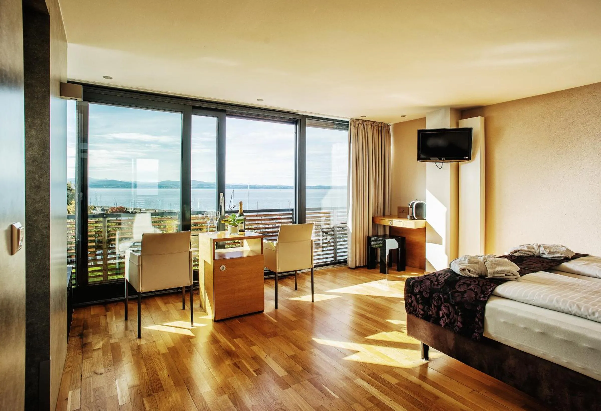 View (from property/room), Bed in Seevital Hotel & SPA - Ihr 4 Sterne Superior Hideaway direkt am See