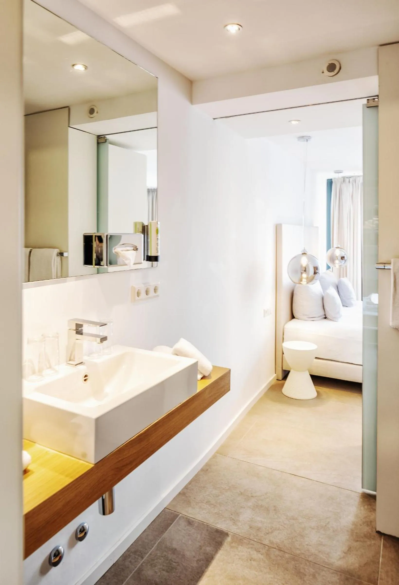 Bathroom, Bed in Seevital Hotel & SPA - Ihr 4 Sterne Superior Hideaway direkt am See