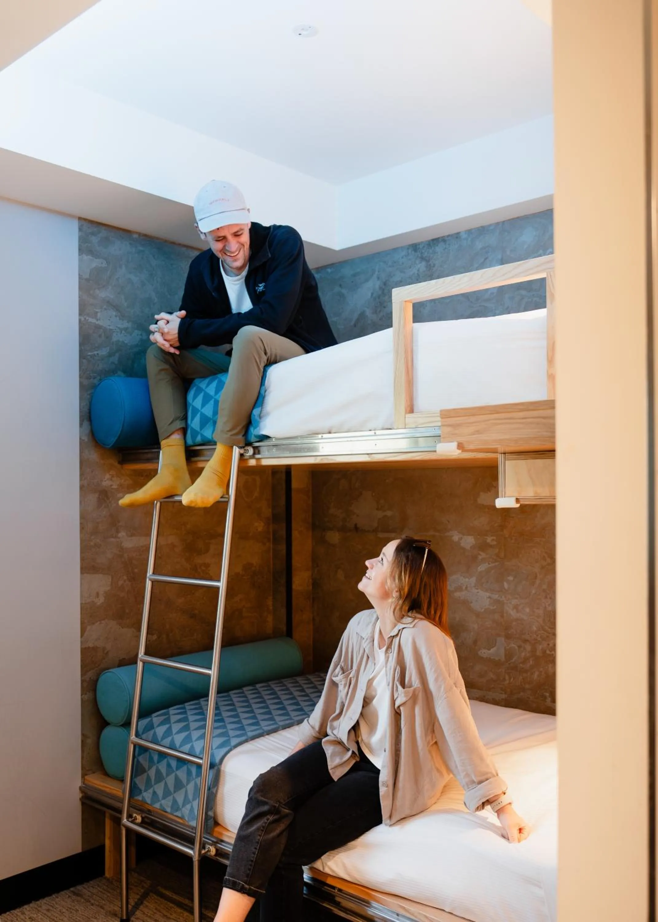 Photo of the whole room, Bed in mi-pad Queenstown