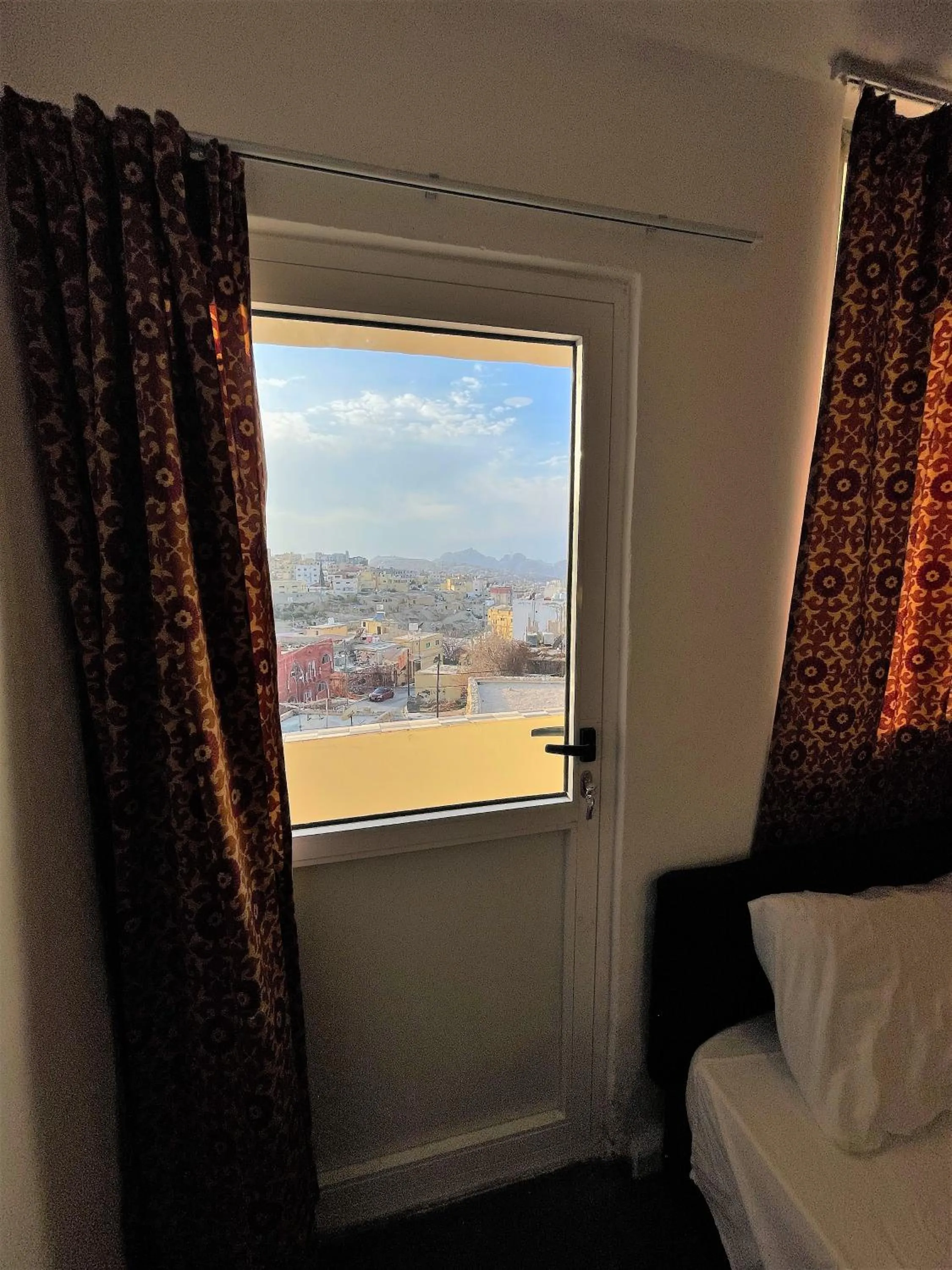 Mountain view, Bed in Orient Gate